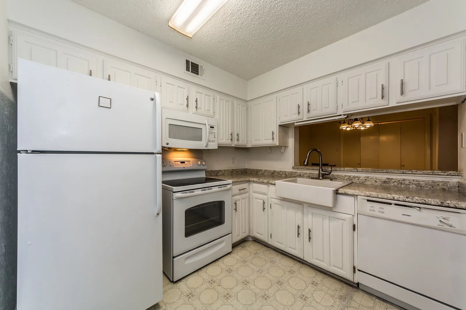 Condominium For Rent in Dallas County , 885 Dublin Drive 3, Richardson, Texas 75080, 2 Bedroom, 3 Bathroom, Garage spaces, 922 Sqft, built in 1980, mls#21409993, Real Estate Agent in Richardson, Homes For Rent in Dallas county, Homes For Rent in Richardson, Realtor in Richardson Texas, Real Estate Brokerage Independent Realty Texas, Luminita Cordes Realtor