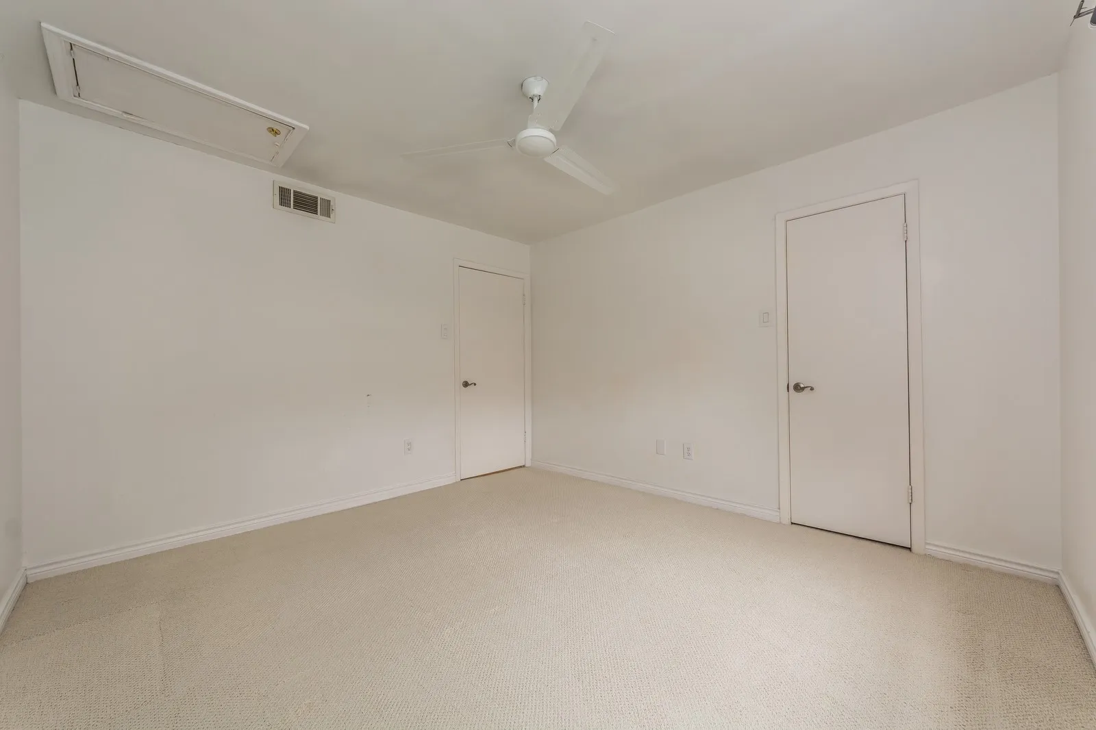 Condominium For Rent in Dallas County , 885 Dublin Drive 3, Richardson, Texas 75080, 2 Bedroom, 3 Bathroom, Garage spaces, 922 Sqft, built in 1980, mls#21409993, Real Estate Agent in Richardson, Homes For Rent in Dallas county, Homes For Rent in Richardson, Realtor in Richardson Texas, Real Estate Brokerage Independent Realty Texas, Luminita Cordes Realtor