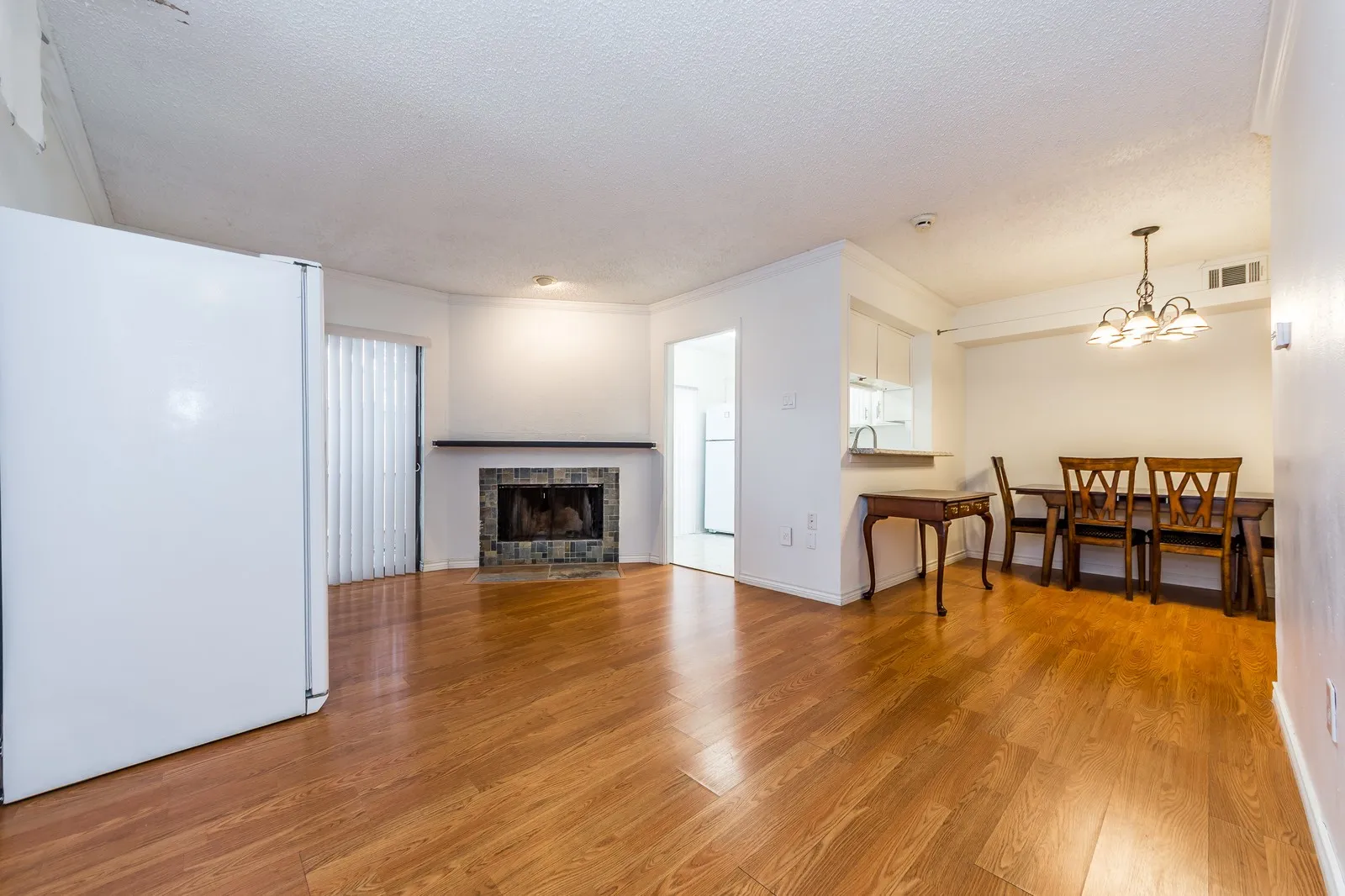 Condominium For Rent in Dallas County , 885 Dublin Drive 3, Richardson, Texas 75080, 2 Bedroom, 3 Bathroom, Garage spaces, 922 Sqft, built in 1980, mls#21409993, Real Estate Agent in Richardson, Homes For Rent in Dallas county, Homes For Rent in Richardson, Realtor in Richardson Texas, Real Estate Brokerage Independent Realty Texas, Luminita Cordes Realtor