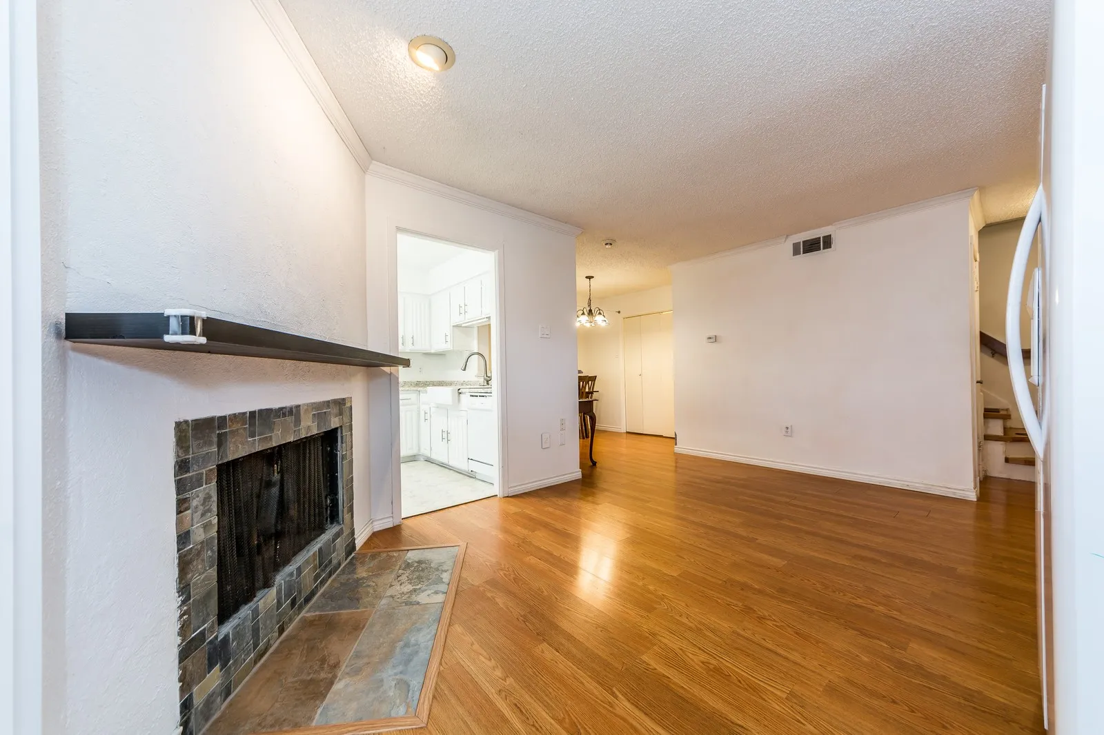 Condominium For Rent in Dallas County , 885 Dublin Drive 3, Richardson, Texas 75080, 2 Bedroom, 3 Bathroom, Garage spaces, 922 Sqft, built in 1980, mls#21409993, Real Estate Agent in Richardson, Homes For Rent in Dallas county, Homes For Rent in Richardson, Realtor in Richardson Texas, Real Estate Brokerage Independent Realty Texas, Luminita Cordes Realtor