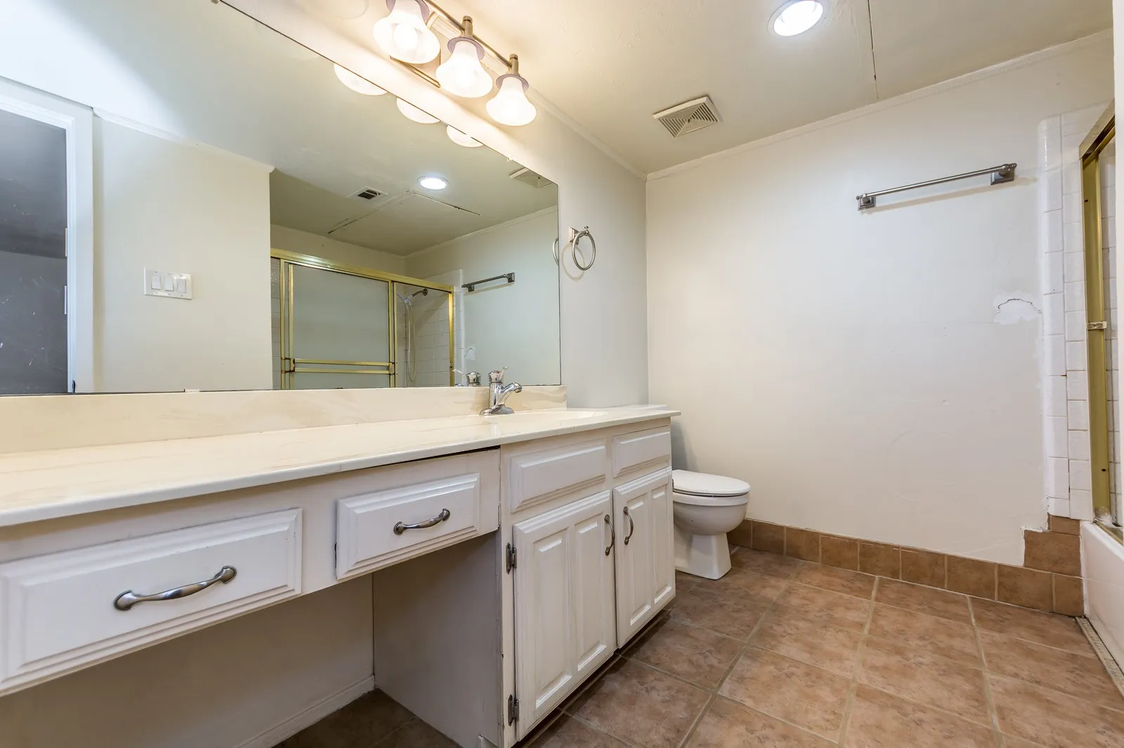 Condominium For Rent in Dallas County , 885 Dublin Drive 3, Richardson, Texas 75080, 2 Bedroom, 3 Bathroom, Garage spaces, 922 Sqft, built in 1980, mls#21409993, Real Estate Agent in Richardson, Homes For Rent in Dallas county, Homes For Rent in Richardson, Realtor in Richardson Texas, Real Estate Brokerage Independent Realty Texas, Luminita Cordes Realtor