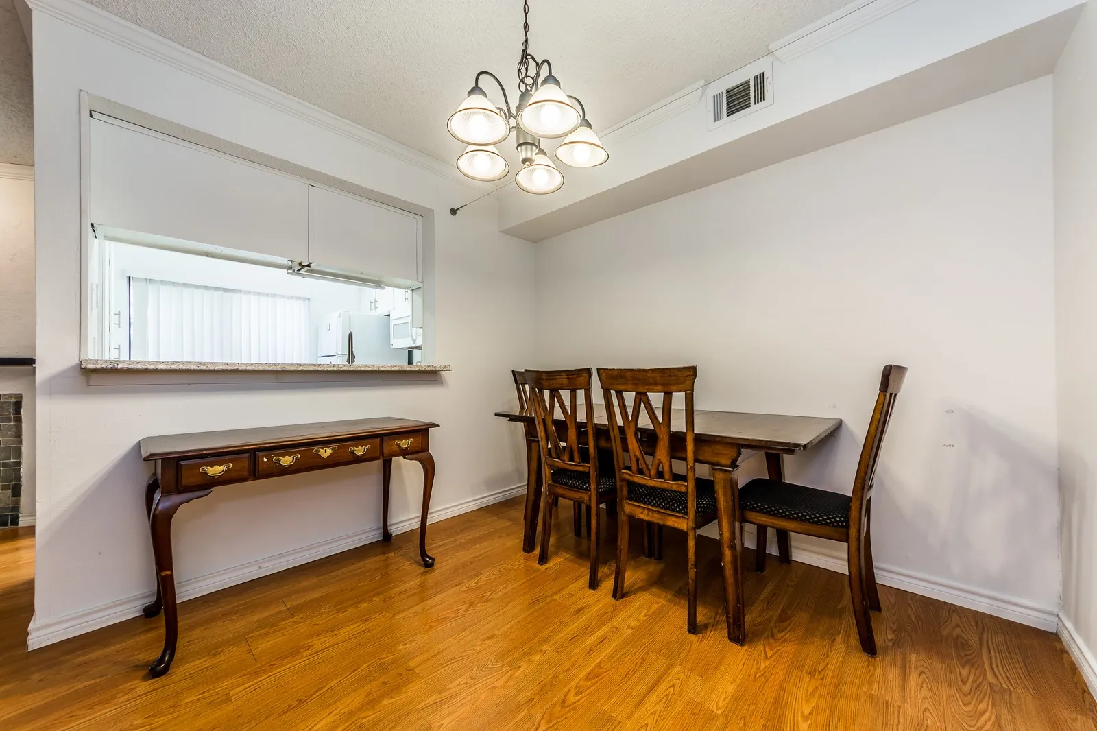 Condominium For Rent in Dallas County , 885 Dublin Drive 3, Richardson, Texas 75080, 2 Bedroom, 3 Bathroom, Garage spaces, 922 Sqft, built in 1980, mls#21409993, Real Estate Agent in Richardson, Homes For Rent in Dallas county, Homes For Rent in Richardson, Realtor in Richardson Texas, Real Estate Brokerage Independent Realty Texas, Luminita Cordes Realtor