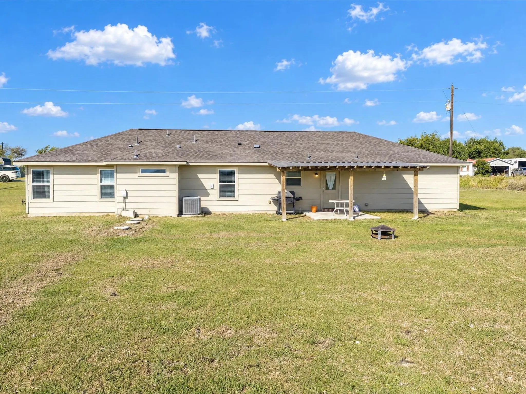 Single Family Residence For Sale in Wise County , 614 Mesa Ridge, Decatur, Texas 76234, 4 Bedroom, 2 Bathroom, 2 Garage spaces, 1,590 Sqft, built in 2015, mls#21409540, Real Estate Agent in Decatur, Homes For Sale in Wise county, Homes For Sale in Decatur, Realtor in Decatur Texas, Real Estate Brokerage Independent Realty Texas, Luminita Cordes Realtor