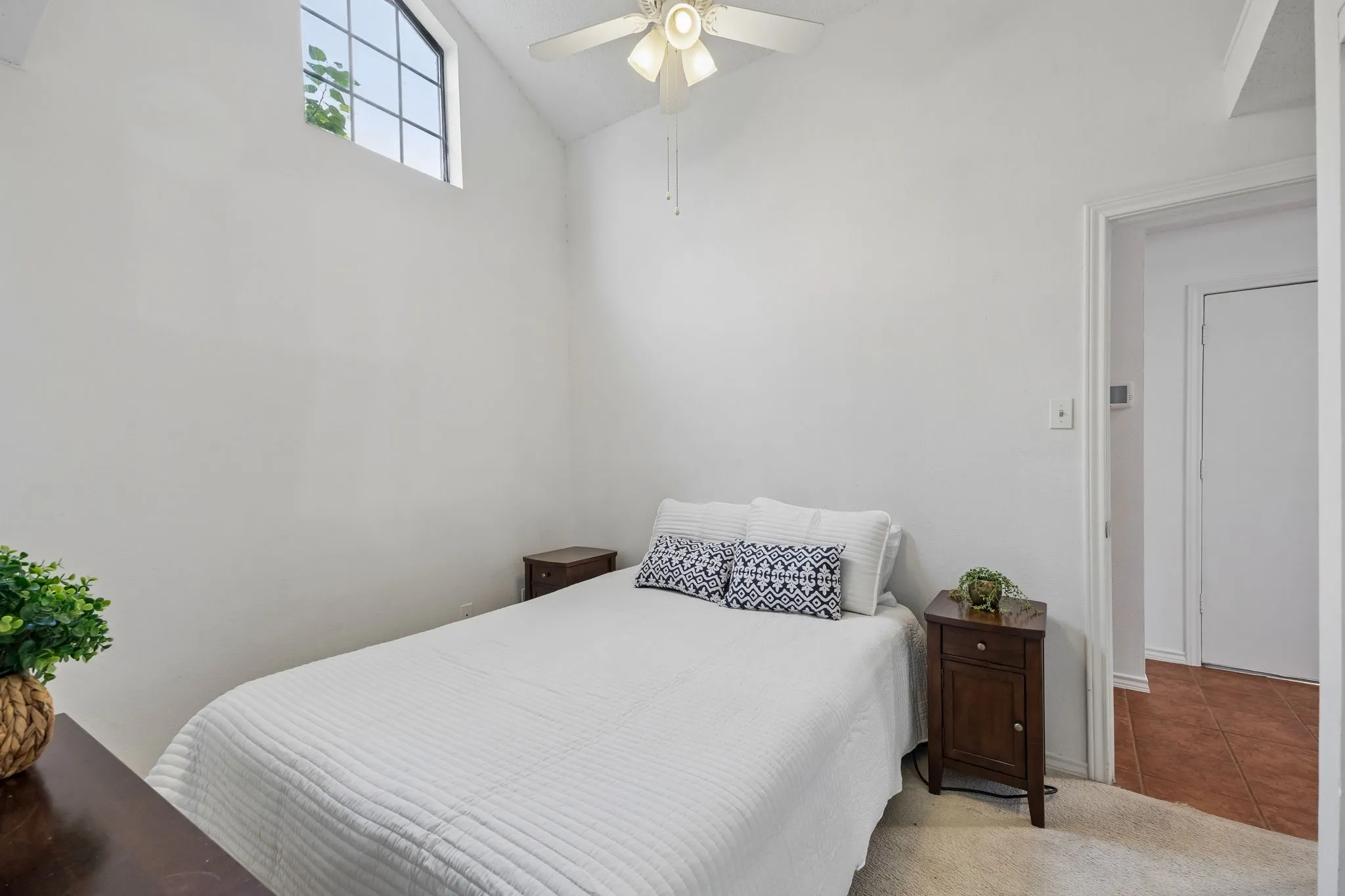 Single Family Residence For Sale in Dallas County , 623 Rancho Circle, Irving, Texas 75063, 3 Bedroom, 2 Bathroom, 2 Garage spaces, 1,567 Sqft, built in 1985, mls#21406067, Real Estate Agent in Irving, Homes For Sale in Dallas county, Homes For Sale in Irving, Realtor in Irving Texas, Real Estate Brokerage Independent Realty Texas, Luminita Cordes Realtor