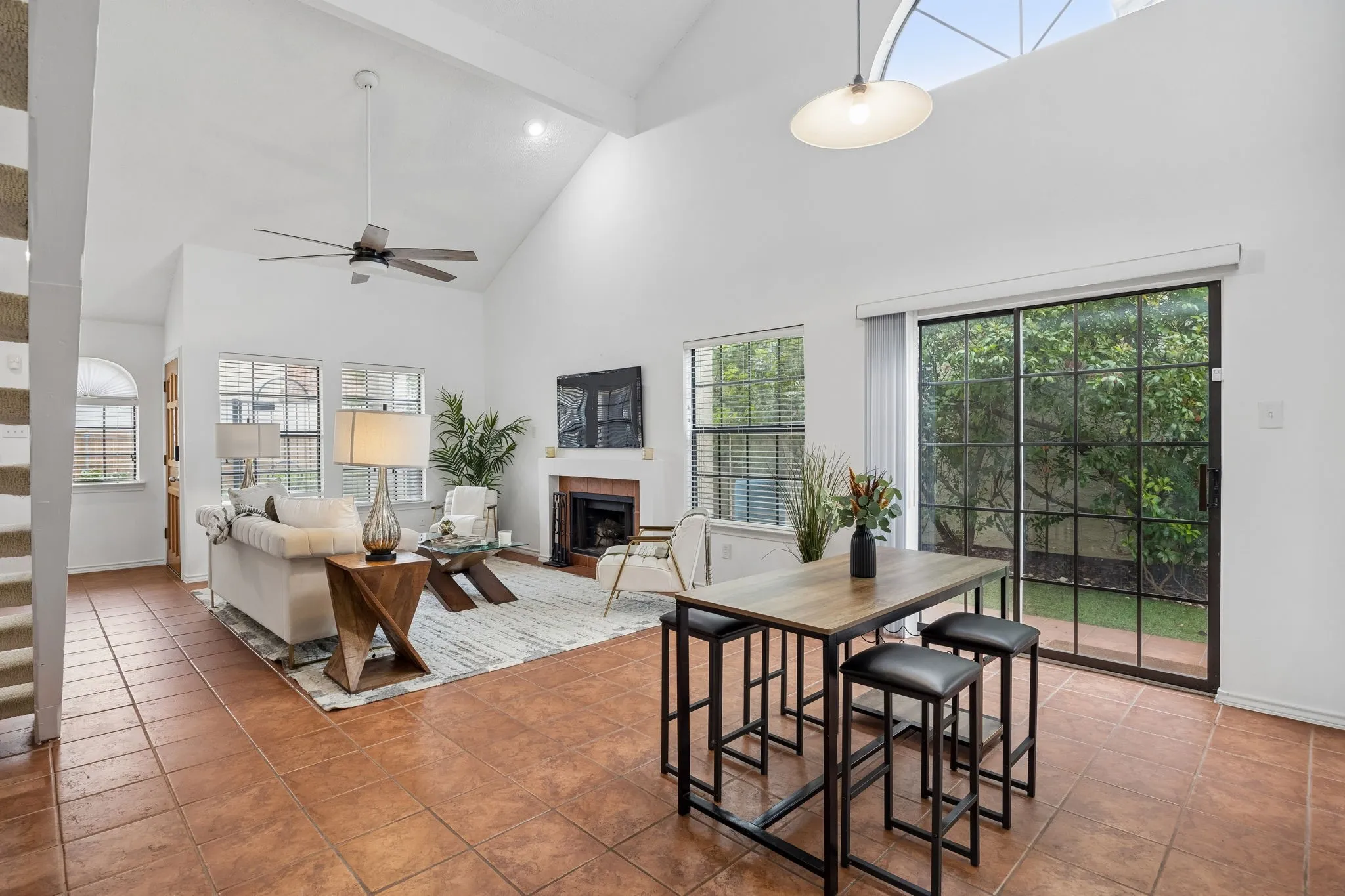 Single Family Residence For Sale in Dallas County , 623 Rancho Circle, Irving, Texas 75063, 3 Bedroom, 2 Bathroom, 2 Garage spaces, 1,567 Sqft, built in 1985, mls#21406067, Real Estate Agent in Irving, Homes For Sale in Dallas county, Homes For Sale in Irving, Realtor in Irving Texas, Real Estate Brokerage Independent Realty Texas, Luminita Cordes Realtor