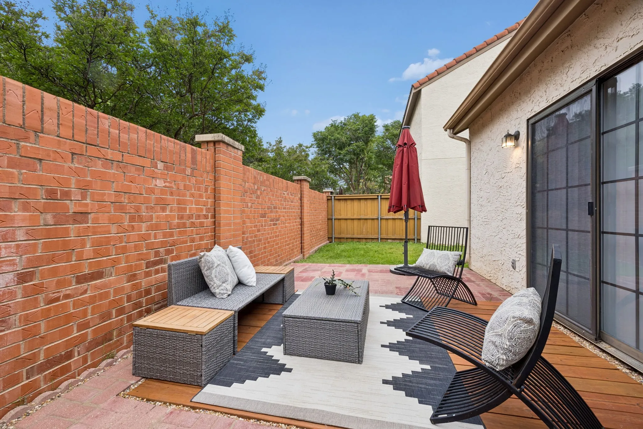 Single Family Residence For Sale in Dallas County , 623 Rancho Circle, Irving, Texas 75063, 3 Bedroom, 2 Bathroom, 2 Garage spaces, 1,567 Sqft, built in 1985, mls#21406067, Real Estate Agent in Irving, Homes For Sale in Dallas county, Homes For Sale in Irving, Realtor in Irving Texas, Real Estate Brokerage Independent Realty Texas, Luminita Cordes Realtor