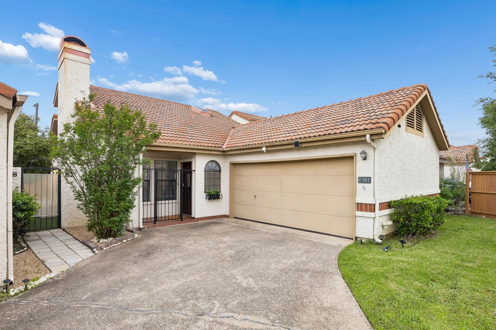 Single Family Residence For Sale in Dallas County , 623 Rancho Circle, Irving, Texas 75063, 3 Bedroom, 2 Bathroom, 2 Garage spaces, 1,567 Sqft, built in 1985, mls#21406067, Real Estate Agent in Irving, Homes For Sale in Dallas county, Homes For Sale in Irving, Realtor in Irving Texas, Real Estate Brokerage Independent Realty Texas, Luminita Cordes Realtor