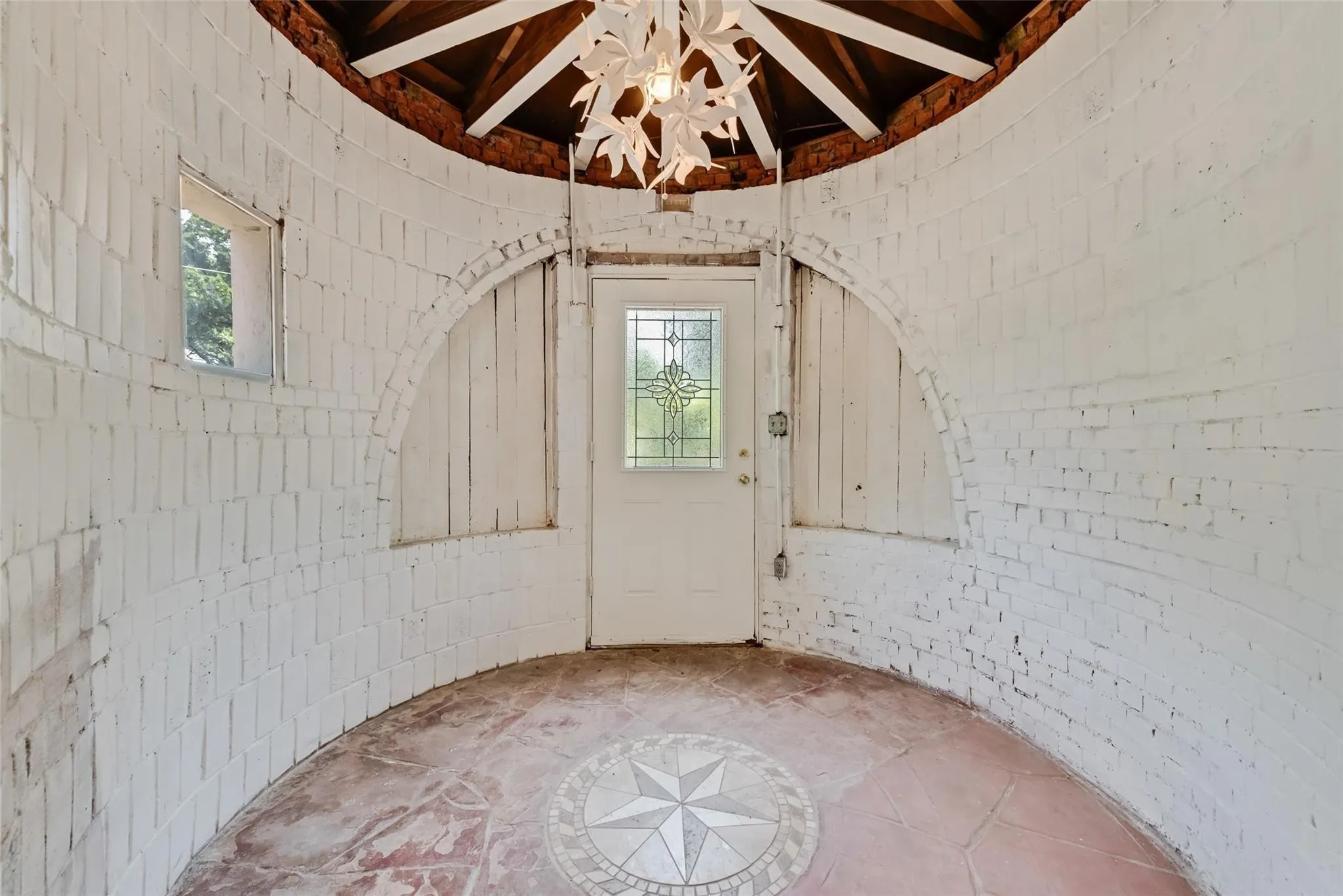 Single Family Residence For Rent in Denton County , 501 Lakeshore Road, Shady Shores, Texas 76208, 1 Bedroom, 1 Bathroom, Garage spaces, 696 Sqft, built in 1967, mls#21410731, Real Estate Agent in Shady Shores, Homes For Rent in Denton county, Homes For Rent in Shady Shores, Realtor in Shady Shores Texas, Real Estate Brokerage Independent Realty Texas, Luminita Cordes Realtor