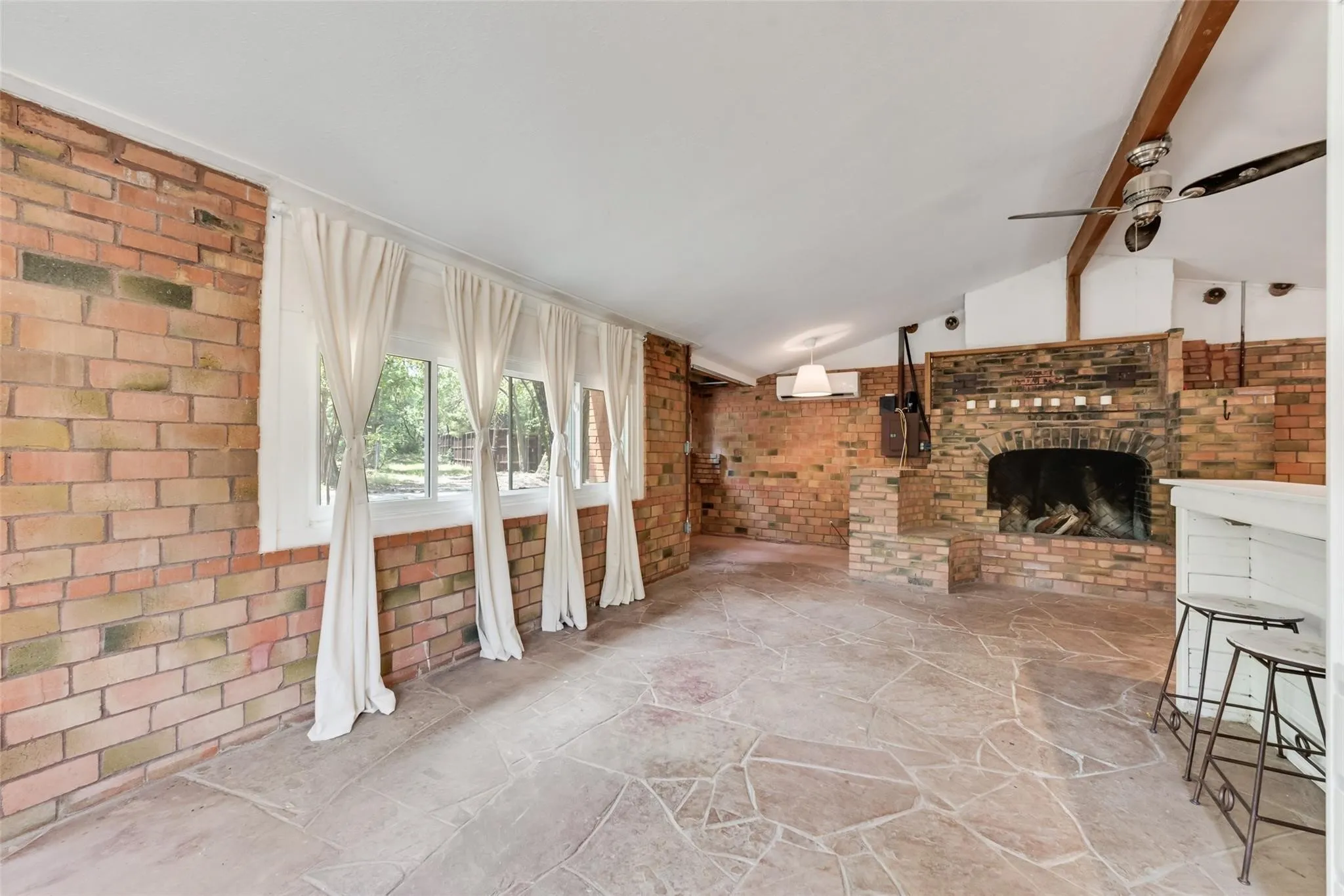 Single Family Residence For Rent in Denton County , 501 Lakeshore Road, Shady Shores, Texas 76208, 1 Bedroom, 1 Bathroom, Garage spaces, 696 Sqft, built in 1967, mls#21410731, Real Estate Agent in Shady Shores, Homes For Rent in Denton county, Homes For Rent in Shady Shores, Realtor in Shady Shores Texas, Real Estate Brokerage Independent Realty Texas, Luminita Cordes Realtor