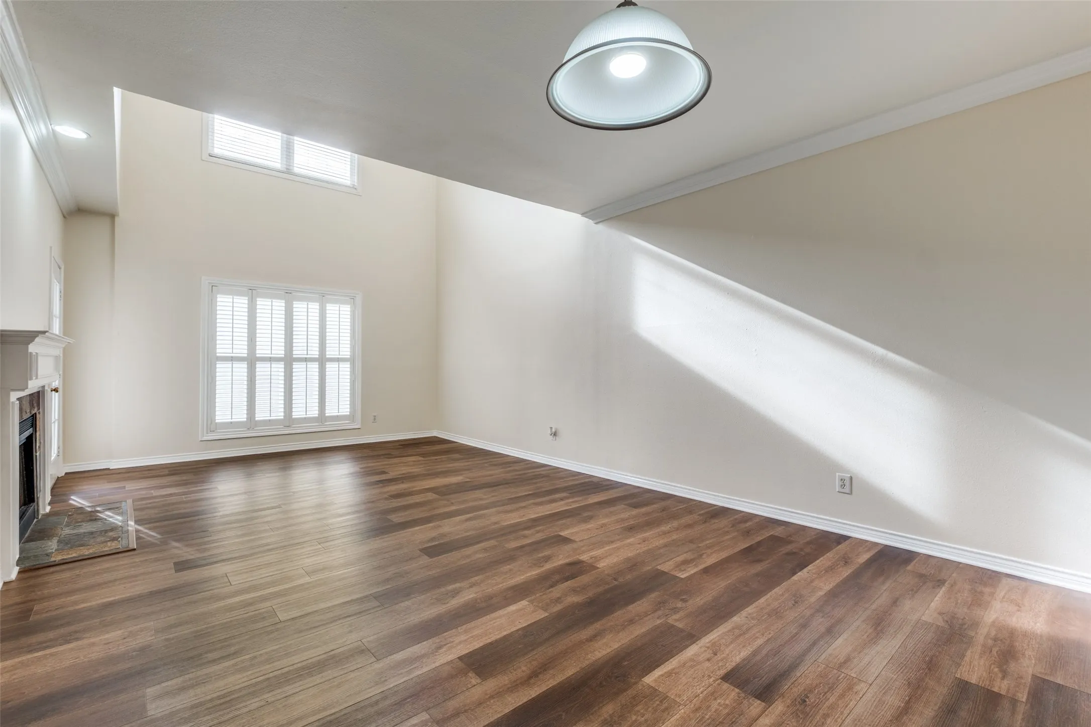 Condominium For Sale in Dallas County , 4034 Rawlins Street 102, Dallas, Texas 75219, 2 Bedroom, 2 Bathroom, 1 Garage spaces, 926 Sqft, built in 1984, mls#21405164, Real Estate Agent in Dallas, Homes For Sale in Dallas county, Homes For Sale in Dallas, Realtor in Dallas Texas, Real Estate Brokerage Independent Realty Texas, Luminita Cordes Realtor