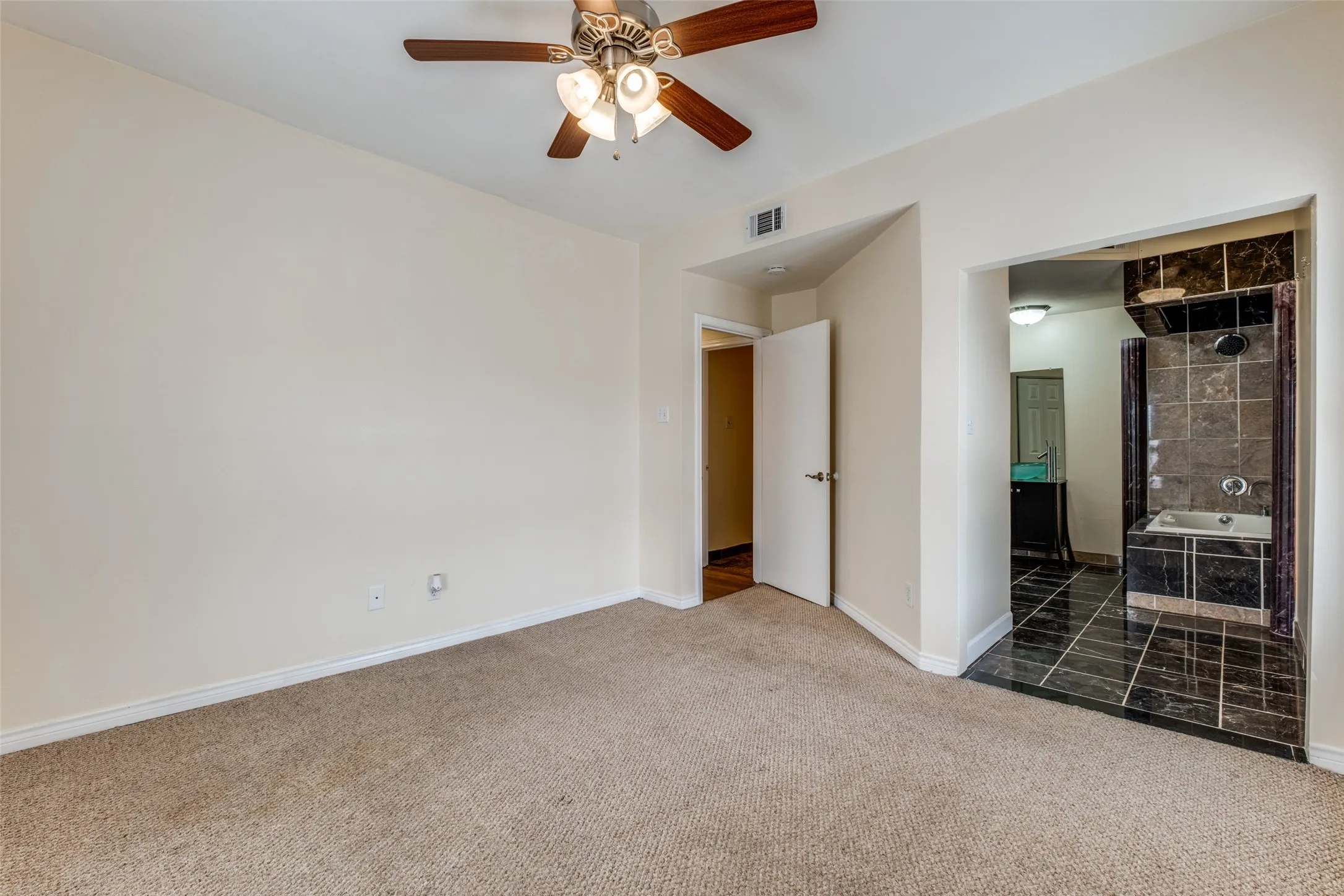 Condominium For Sale in Dallas County , 4034 Rawlins Street 102, Dallas, Texas 75219, 2 Bedroom, 2 Bathroom, 1 Garage spaces, 926 Sqft, built in 1984, mls#21405164, Real Estate Agent in Dallas, Homes For Sale in Dallas county, Homes For Sale in Dallas, Realtor in Dallas Texas, Real Estate Brokerage Independent Realty Texas, Luminita Cordes Realtor