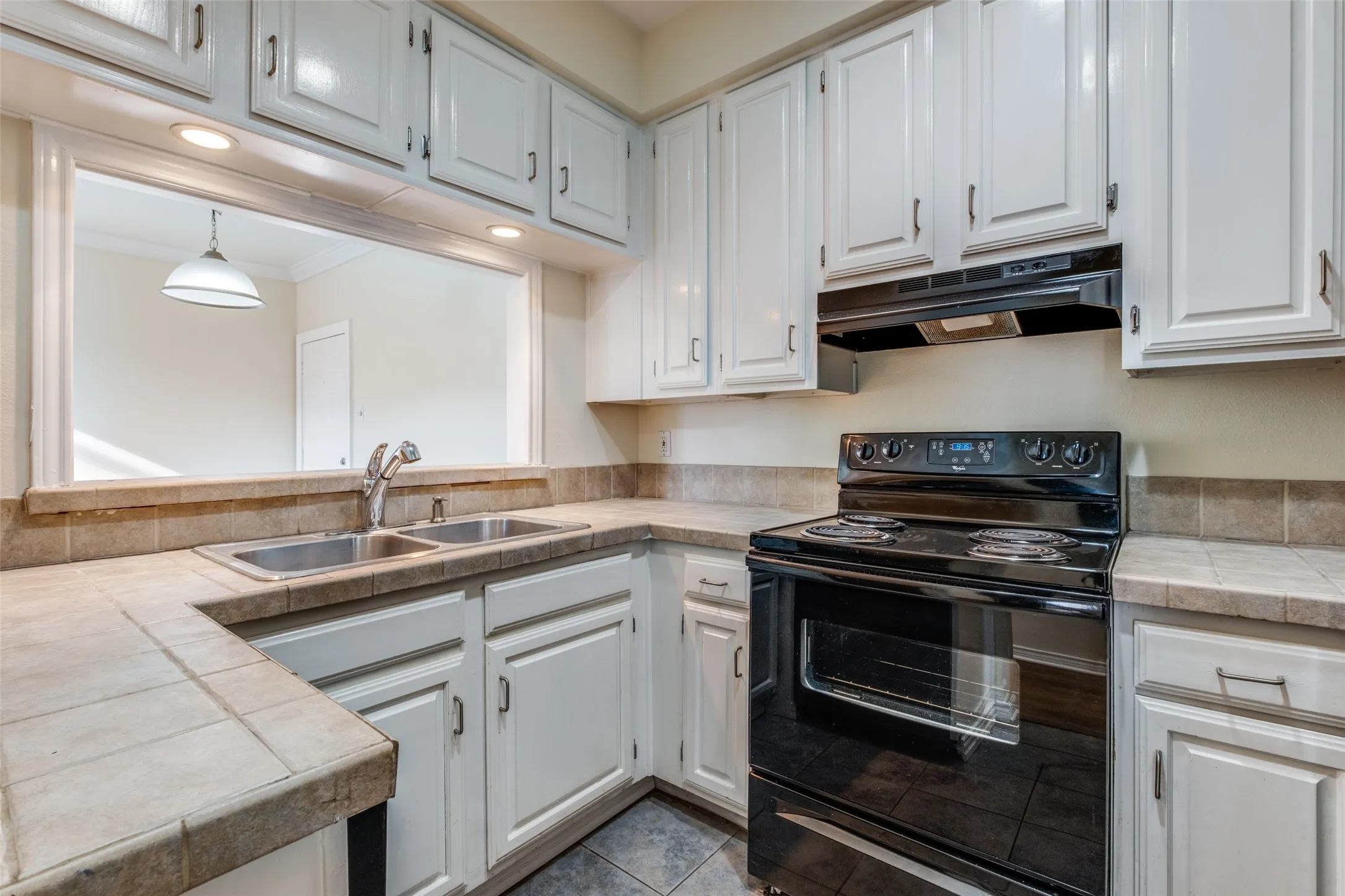 Condominium For Sale in Dallas County , 4034 Rawlins Street 102, Dallas, Texas 75219, 2 Bedroom, 2 Bathroom, 1 Garage spaces, 926 Sqft, built in 1984, mls#21405164, Real Estate Agent in Dallas, Homes For Sale in Dallas county, Homes For Sale in Dallas, Realtor in Dallas Texas, Real Estate Brokerage Independent Realty Texas, Luminita Cordes Realtor