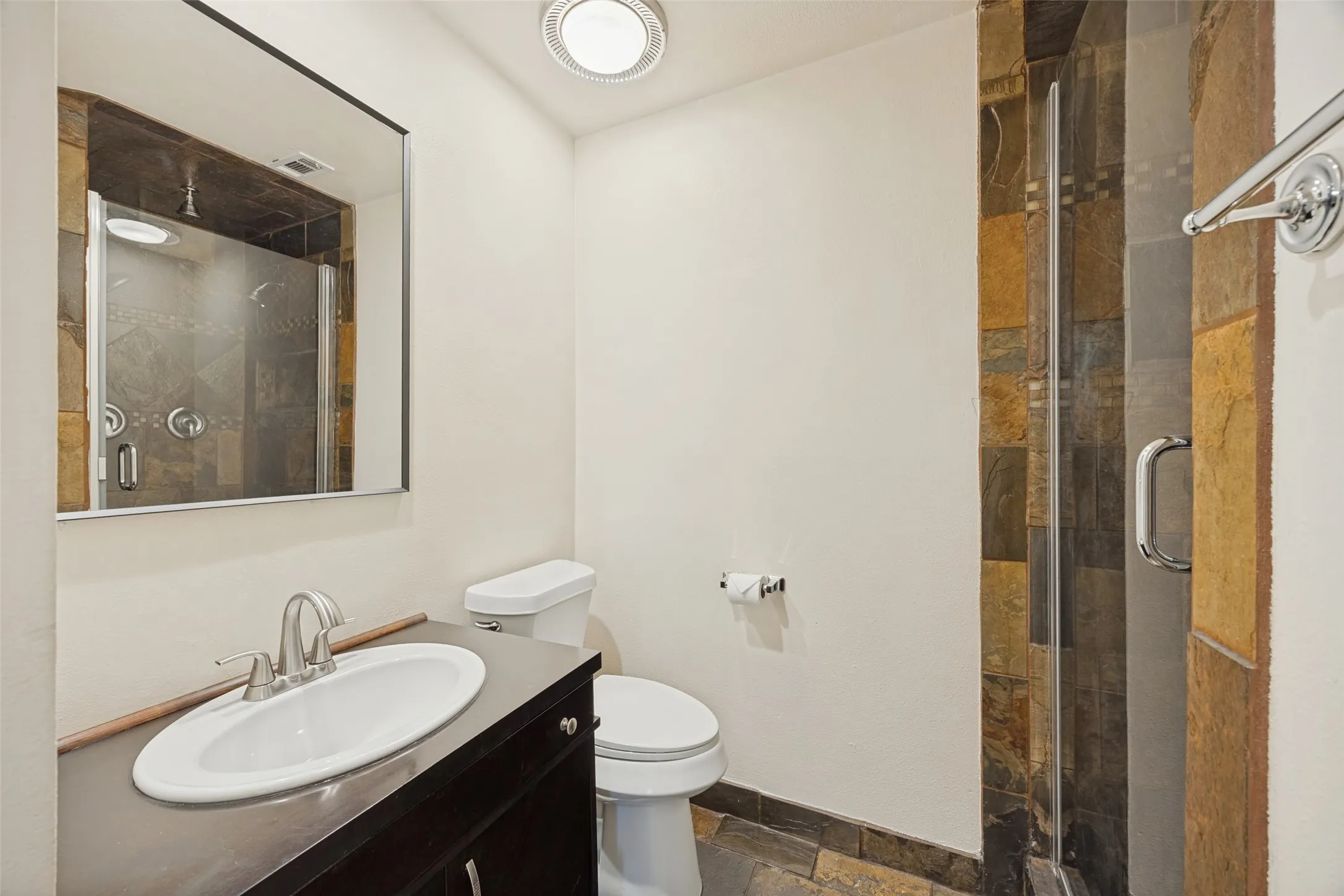 Condominium For Sale in Dallas County , 4034 Rawlins Street 102, Dallas, Texas 75219, 2 Bedroom, 2 Bathroom, 1 Garage spaces, 926 Sqft, built in 1984, mls#21405164, Real Estate Agent in Dallas, Homes For Sale in Dallas county, Homes For Sale in Dallas, Realtor in Dallas Texas, Real Estate Brokerage Independent Realty Texas, Luminita Cordes Realtor