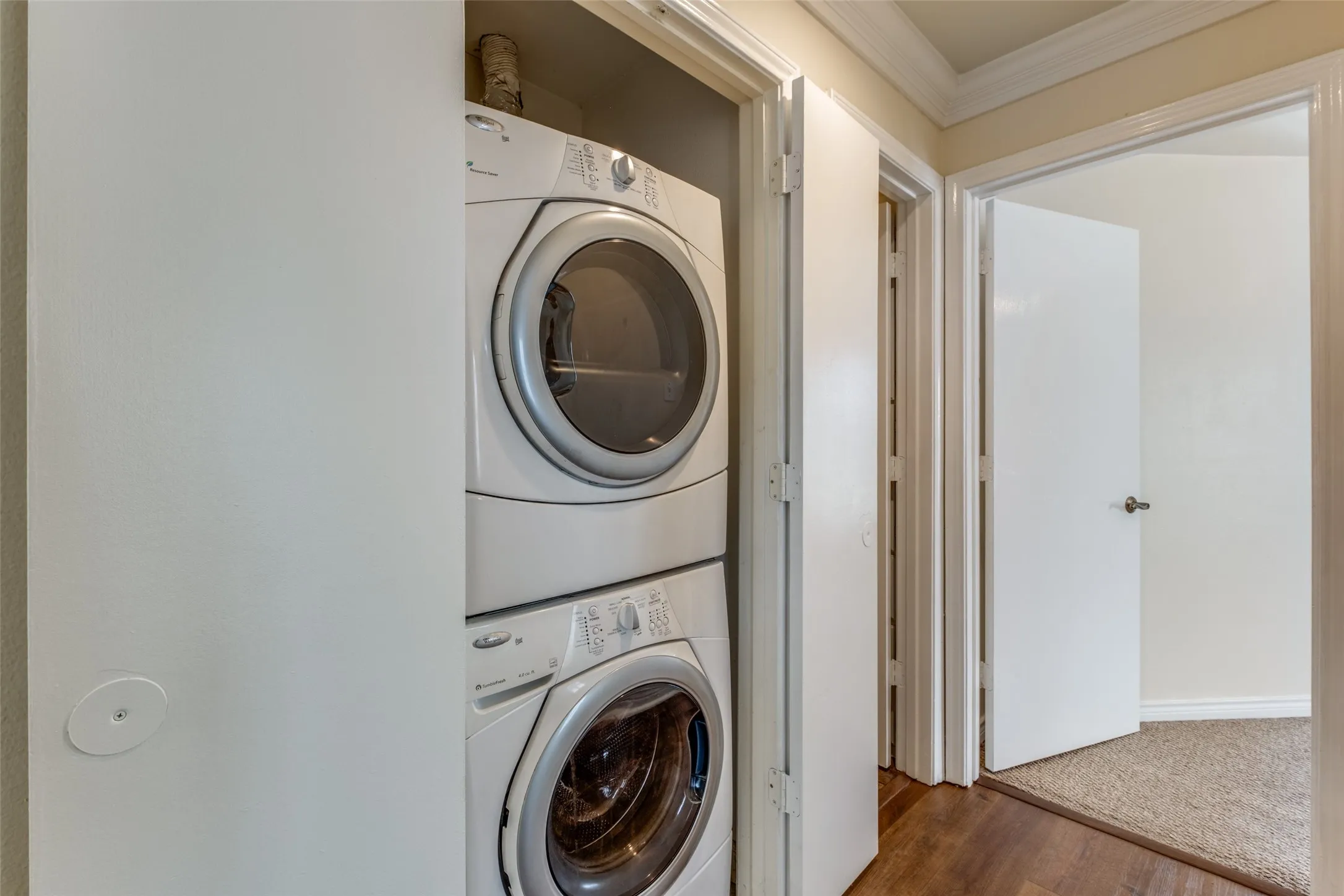 Condominium For Sale in Dallas County , 4034 Rawlins Street 102, Dallas, Texas 75219, 2 Bedroom, 2 Bathroom, 1 Garage spaces, 926 Sqft, built in 1984, mls#21405164, Real Estate Agent in Dallas, Homes For Sale in Dallas county, Homes For Sale in Dallas, Realtor in Dallas Texas, Real Estate Brokerage Independent Realty Texas, Luminita Cordes Realtor