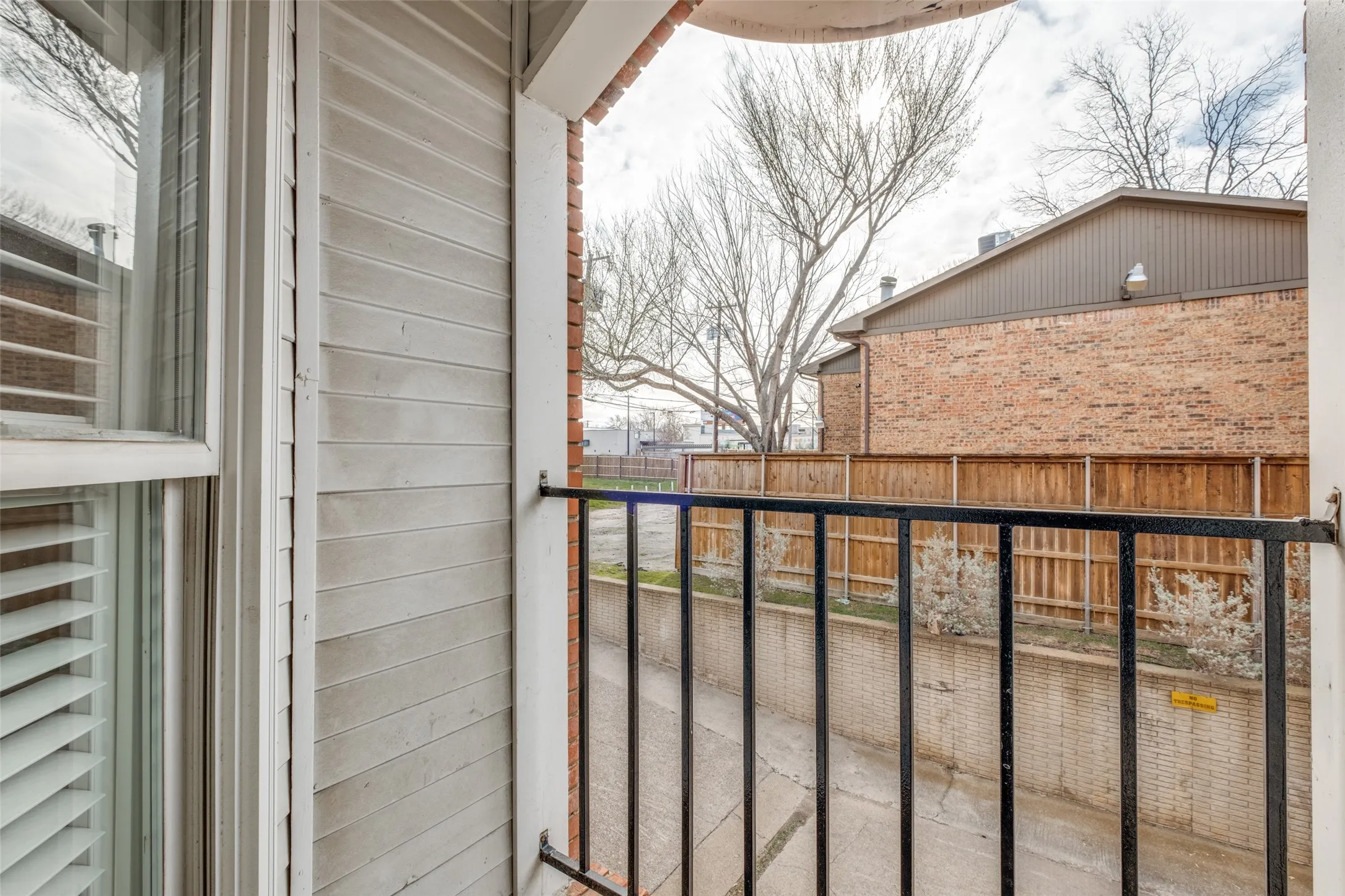 Condominium For Sale in Dallas County , 4034 Rawlins Street 102, Dallas, Texas 75219, 2 Bedroom, 2 Bathroom, 1 Garage spaces, 926 Sqft, built in 1984, mls#21405164, Real Estate Agent in Dallas, Homes For Sale in Dallas county, Homes For Sale in Dallas, Realtor in Dallas Texas, Real Estate Brokerage Independent Realty Texas, Luminita Cordes Realtor