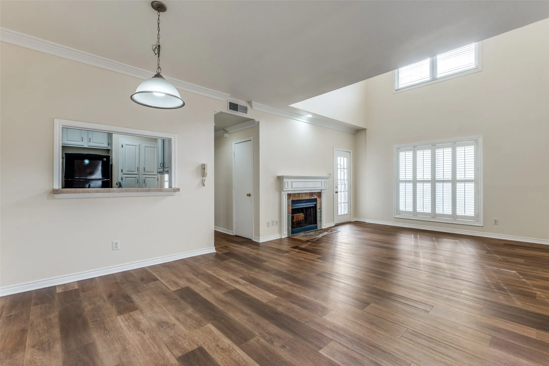 Condominium For Sale in Dallas County , 4034 Rawlins Street 102, Dallas, Texas 75219, 2 Bedroom, 2 Bathroom, 1 Garage spaces, 926 Sqft, built in 1984, mls#21405164, Real Estate Agent in Dallas, Homes For Sale in Dallas county, Homes For Sale in Dallas, Realtor in Dallas Texas, Real Estate Brokerage Independent Realty Texas, Luminita Cordes Realtor