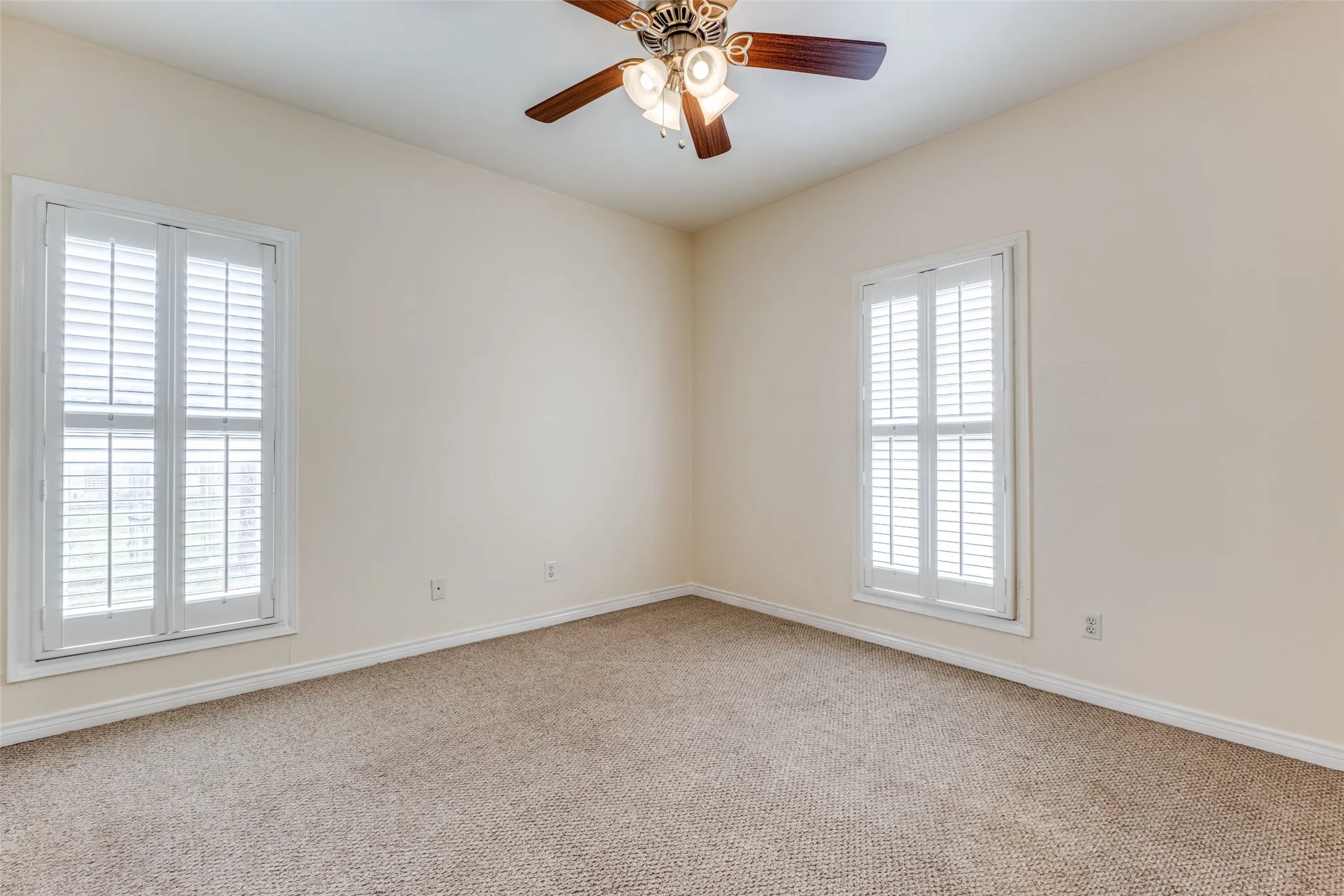 Condominium For Sale in Dallas County , 4034 Rawlins Street 102, Dallas, Texas 75219, 2 Bedroom, 2 Bathroom, 1 Garage spaces, 926 Sqft, built in 1984, mls#21405164, Real Estate Agent in Dallas, Homes For Sale in Dallas county, Homes For Sale in Dallas, Realtor in Dallas Texas, Real Estate Brokerage Independent Realty Texas, Luminita Cordes Realtor