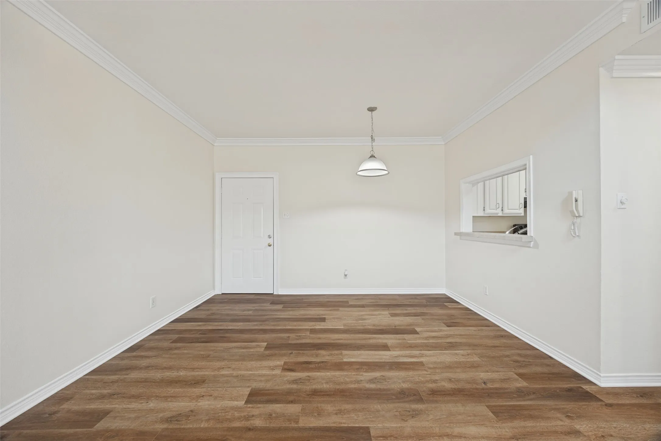 Condominium For Sale in Dallas County , 4034 Rawlins Street 102, Dallas, Texas 75219, 2 Bedroom, 2 Bathroom, 1 Garage spaces, 926 Sqft, built in 1984, mls#21405164, Real Estate Agent in Dallas, Homes For Sale in Dallas county, Homes For Sale in Dallas, Realtor in Dallas Texas, Real Estate Brokerage Independent Realty Texas, Luminita Cordes Realtor