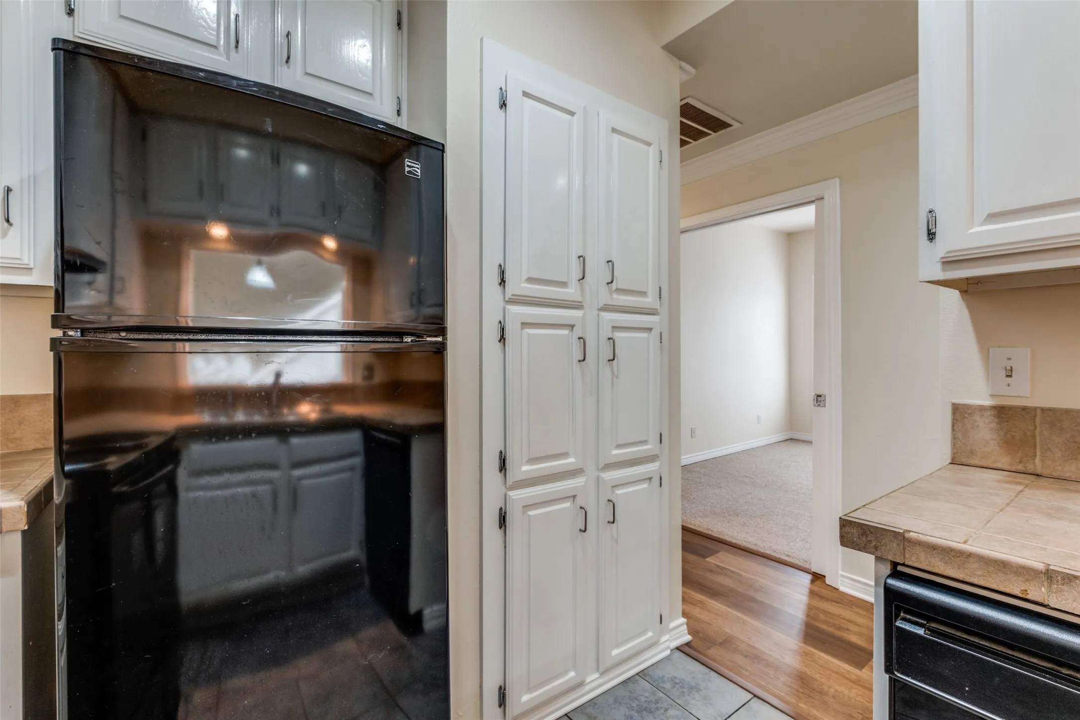 Condominium For Sale in Dallas County , 4034 Rawlins Street 102, Dallas, Texas 75219, 2 Bedroom, 2 Bathroom, 1 Garage spaces, 926 Sqft, built in 1984, mls#21405164, Real Estate Agent in Dallas, Homes For Sale in Dallas county, Homes For Sale in Dallas, Realtor in Dallas Texas, Real Estate Brokerage Independent Realty Texas, Luminita Cordes Realtor