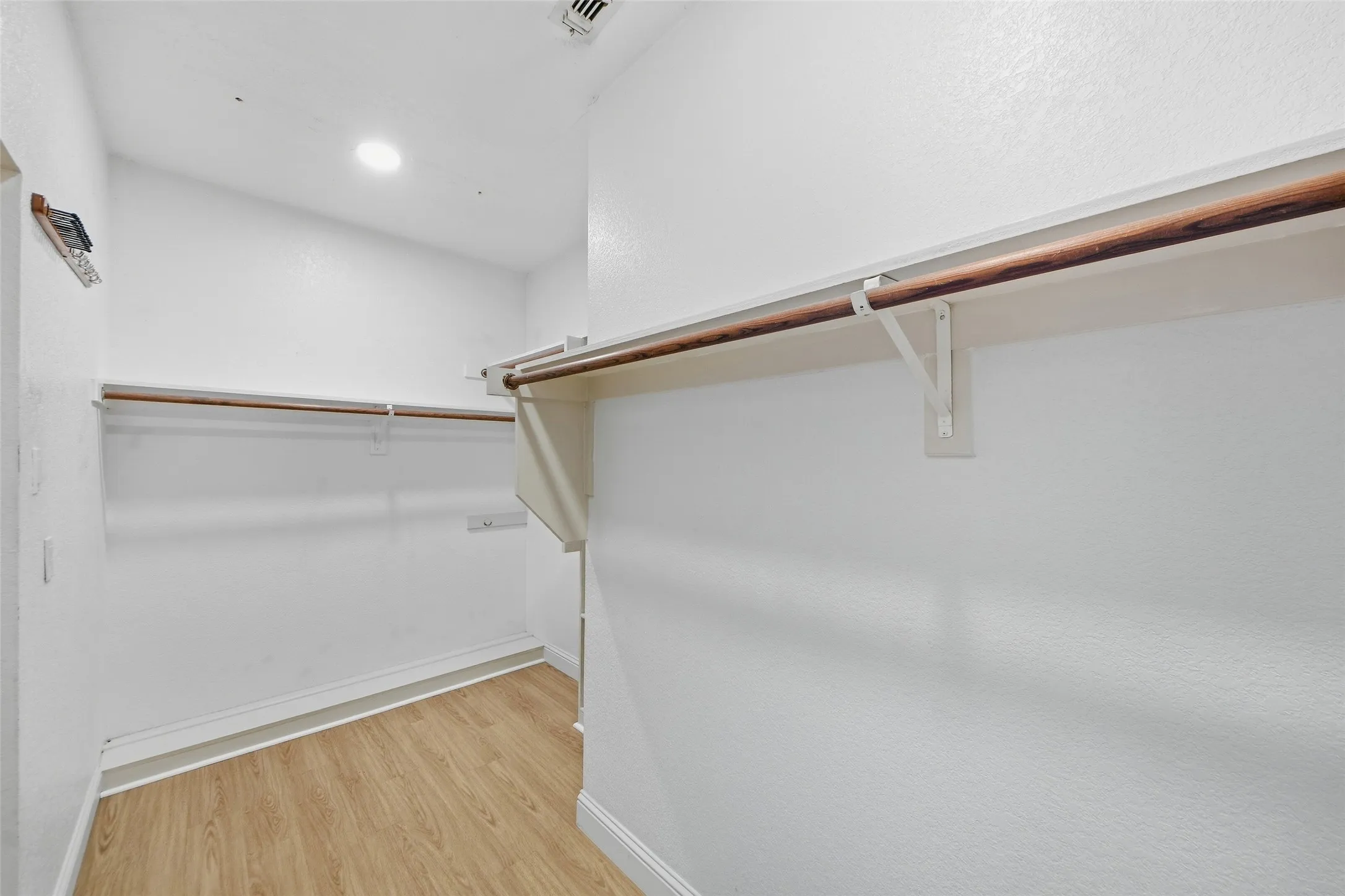 Single Family Residence For Rent in Collin County , 1431 Constellation Drive, Allen, Texas 75013, 5 Bedroom, 3 Bathroom, 2 Garage spaces, 3,187 Sqft, built in 1998, mls#21410721, Real Estate Agent in Allen, Homes For Rent in Collin county, Homes For Rent in Allen, Realtor in Allen Texas, Real Estate Brokerage Independent Realty Texas, Luminita Cordes Realtor