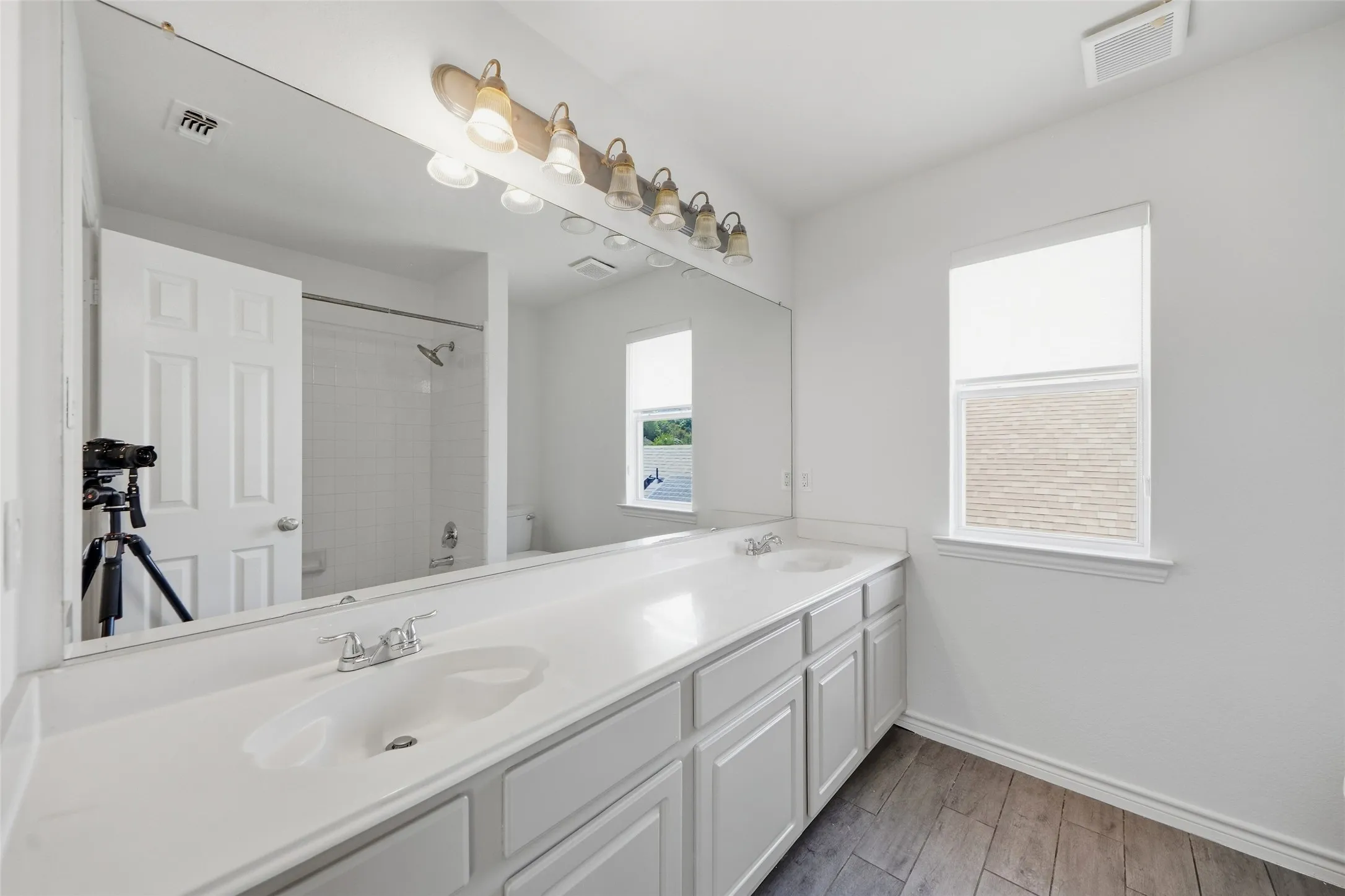 Single Family Residence For Rent in Collin County , 1431 Constellation Drive, Allen, Texas 75013, 5 Bedroom, 3 Bathroom, 2 Garage spaces, 3,187 Sqft, built in 1998, mls#21410721, Real Estate Agent in Allen, Homes For Rent in Collin county, Homes For Rent in Allen, Realtor in Allen Texas, Real Estate Brokerage Independent Realty Texas, Luminita Cordes Realtor