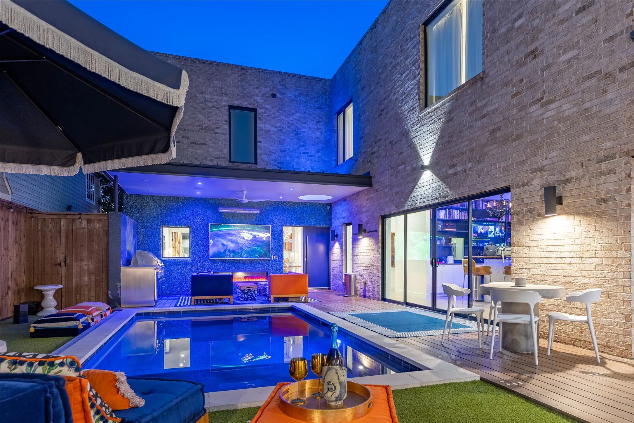 Ever wished you could have that extra room for all your passions and interests?   This space adapts to its owners.