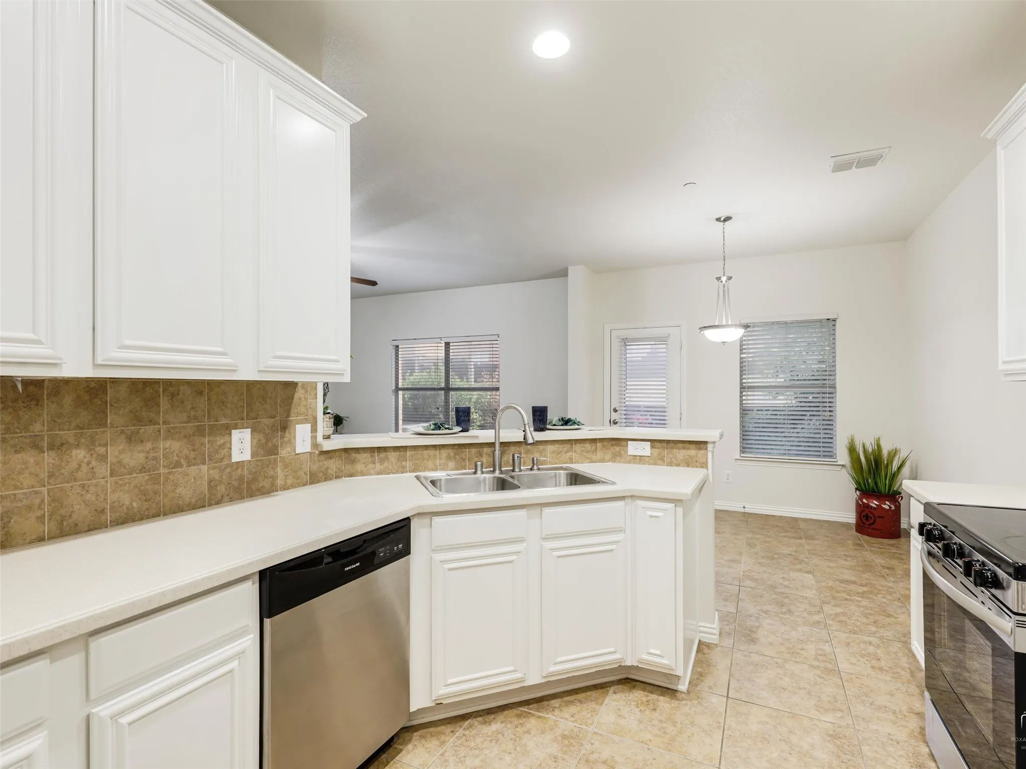 Townhouse For Sale in Collin County , 8732 San Bernard Street, Plano, Texas 75024, 3 Bedroom, 3 Bathroom, 2 Garage spaces, 1,632 Sqft, built in 2008, mls#21410569, Real Estate Agent in Plano, Homes For Sale in Collin county, Homes For Sale in Plano, Realtor in Plano Texas, Real Estate Brokerage Independent Realty Texas, Luminita Cordes Realtor