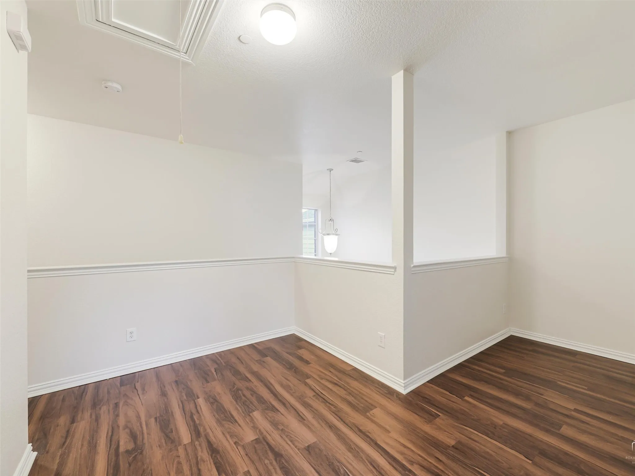 Another view of the upstairs loft.