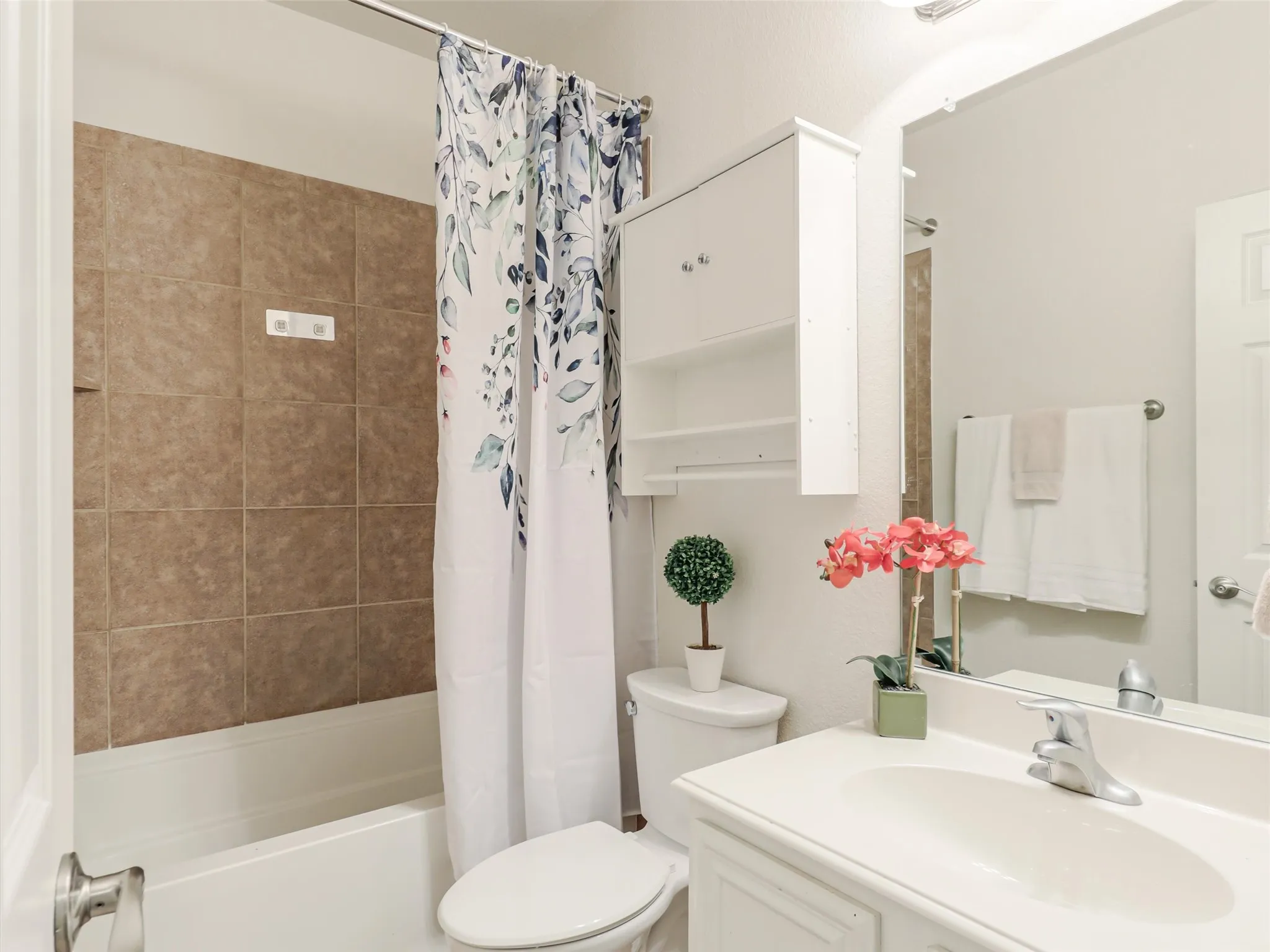 2nd full bathroom upstairs.