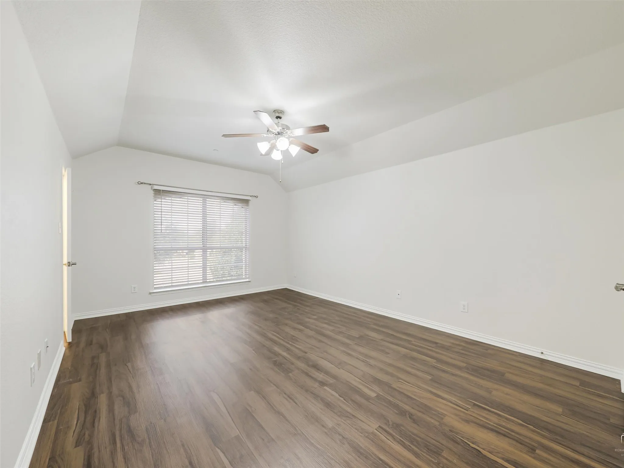 Huge primary bedroom