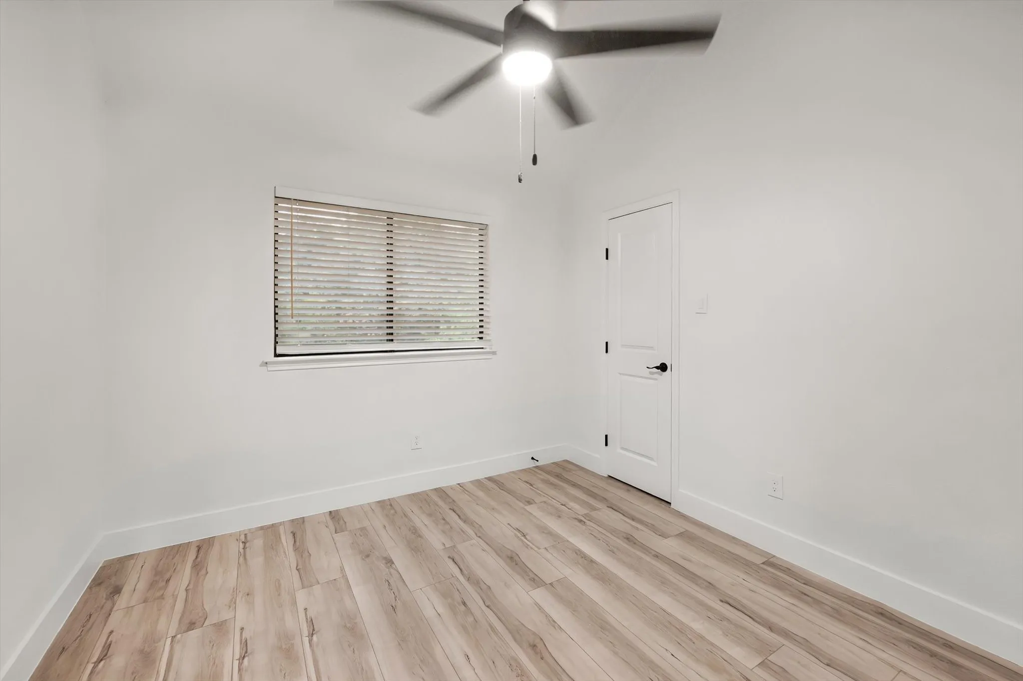 Single Family Residence For Sale in Tarrant County , 3812 Yachtclub Drive, Arlington, Texas 76016, 4 Bedroom, 3 Bathroom, 2 Garage spaces, 2,718 Sqft, built in 1984, mls#21410757, Real Estate Agent in Arlington, Homes For Sale in Tarrant county, Homes For Sale in Arlington, Realtor in Arlington Texas, Real Estate Brokerage Independent Realty Texas, Luminita Cordes Realtor