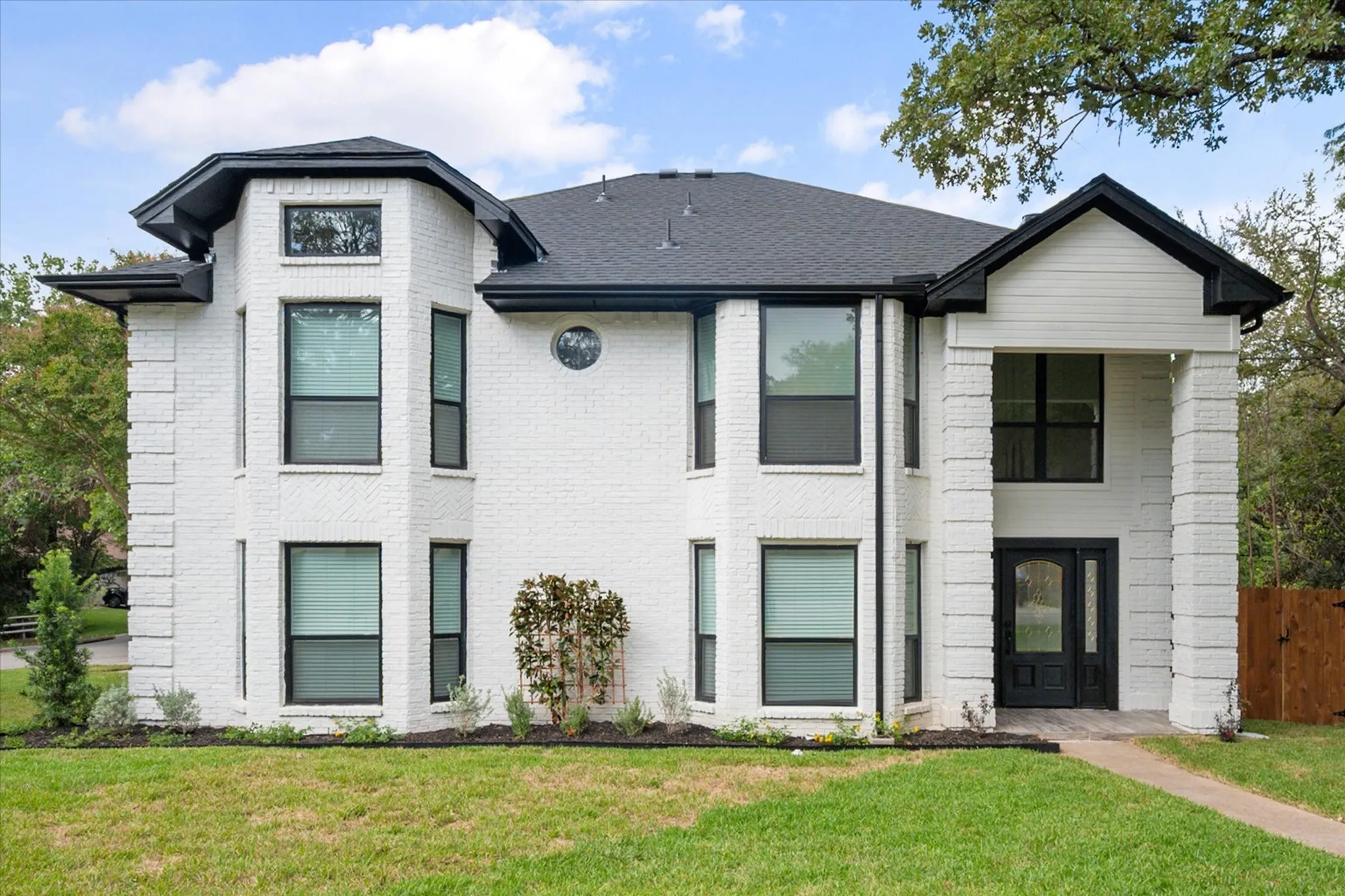 Single Family Residence For Sale in Tarrant County , 3812 Yachtclub Drive, Arlington, Texas 76016, 4 Bedroom, 3 Bathroom, 2 Garage spaces, 2,718 Sqft, built in 1984, mls#21410757, Real Estate Agent in Arlington, Homes For Sale in Tarrant county, Homes For Sale in Arlington, Realtor in Arlington Texas, Real Estate Brokerage Independent Realty Texas, Luminita Cordes Realtor