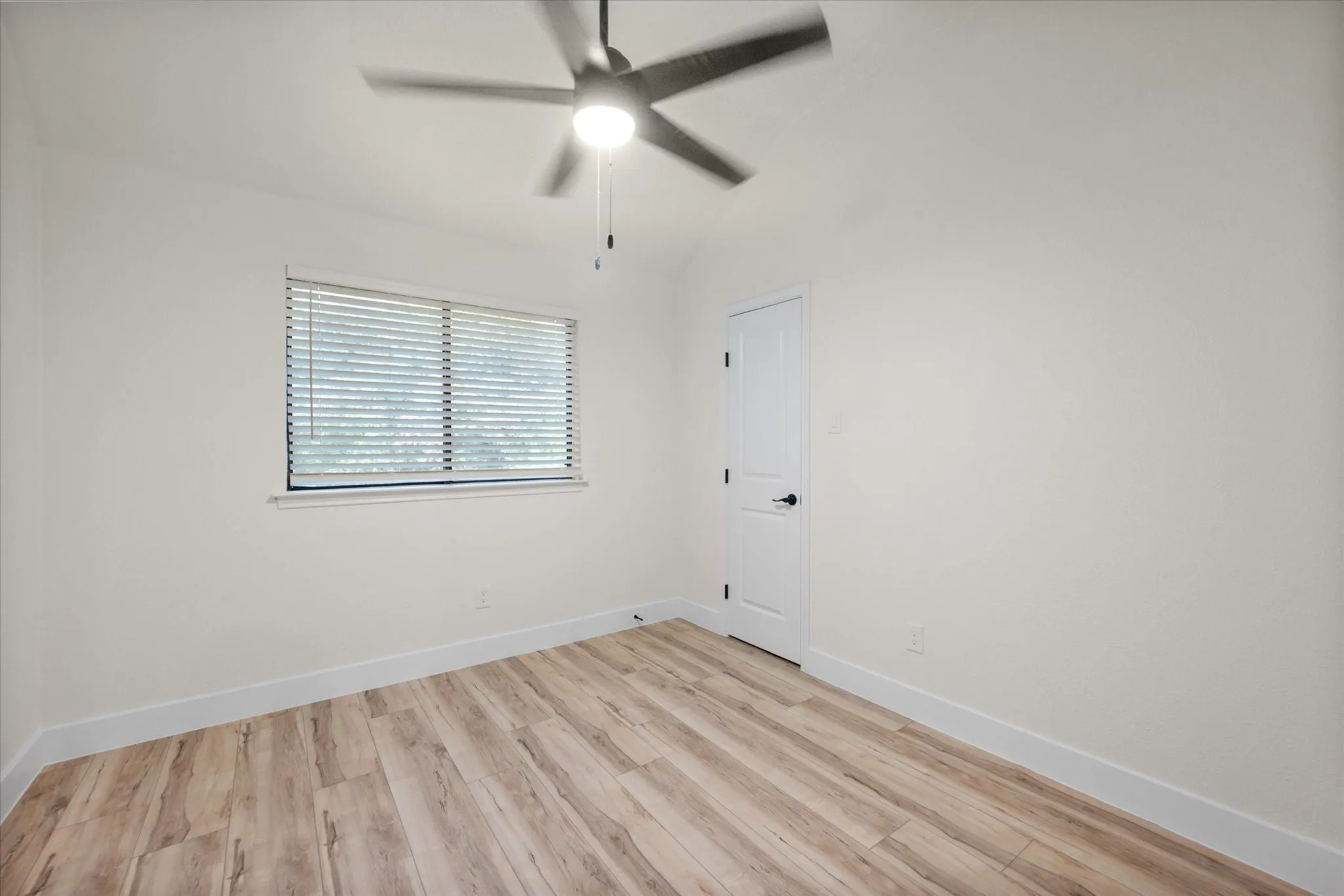 Single Family Residence For Sale in Tarrant County , 3812 Yachtclub Drive, Arlington, Texas 76016, 4 Bedroom, 3 Bathroom, 2 Garage spaces, 2,718 Sqft, built in 1984, mls#21410757, Real Estate Agent in Arlington, Homes For Sale in Tarrant county, Homes For Sale in Arlington, Realtor in Arlington Texas, Real Estate Brokerage Independent Realty Texas, Luminita Cordes Realtor