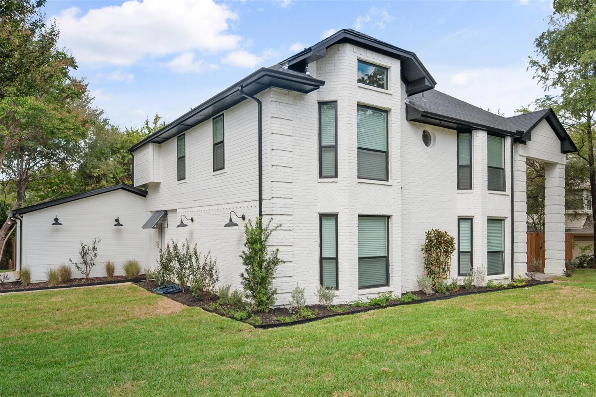 Single Family Residence For Sale in Tarrant County , 3812 Yachtclub Drive, Arlington, Texas 76016, 4 Bedroom, 3 Bathroom, 2 Garage spaces, 2,718 Sqft, built in 1984, mls#21410757, Real Estate Agent in Arlington, Homes For Sale in Tarrant county, Homes For Sale in Arlington, Realtor in Arlington Texas, Real Estate Brokerage Independent Realty Texas, Luminita Cordes Realtor