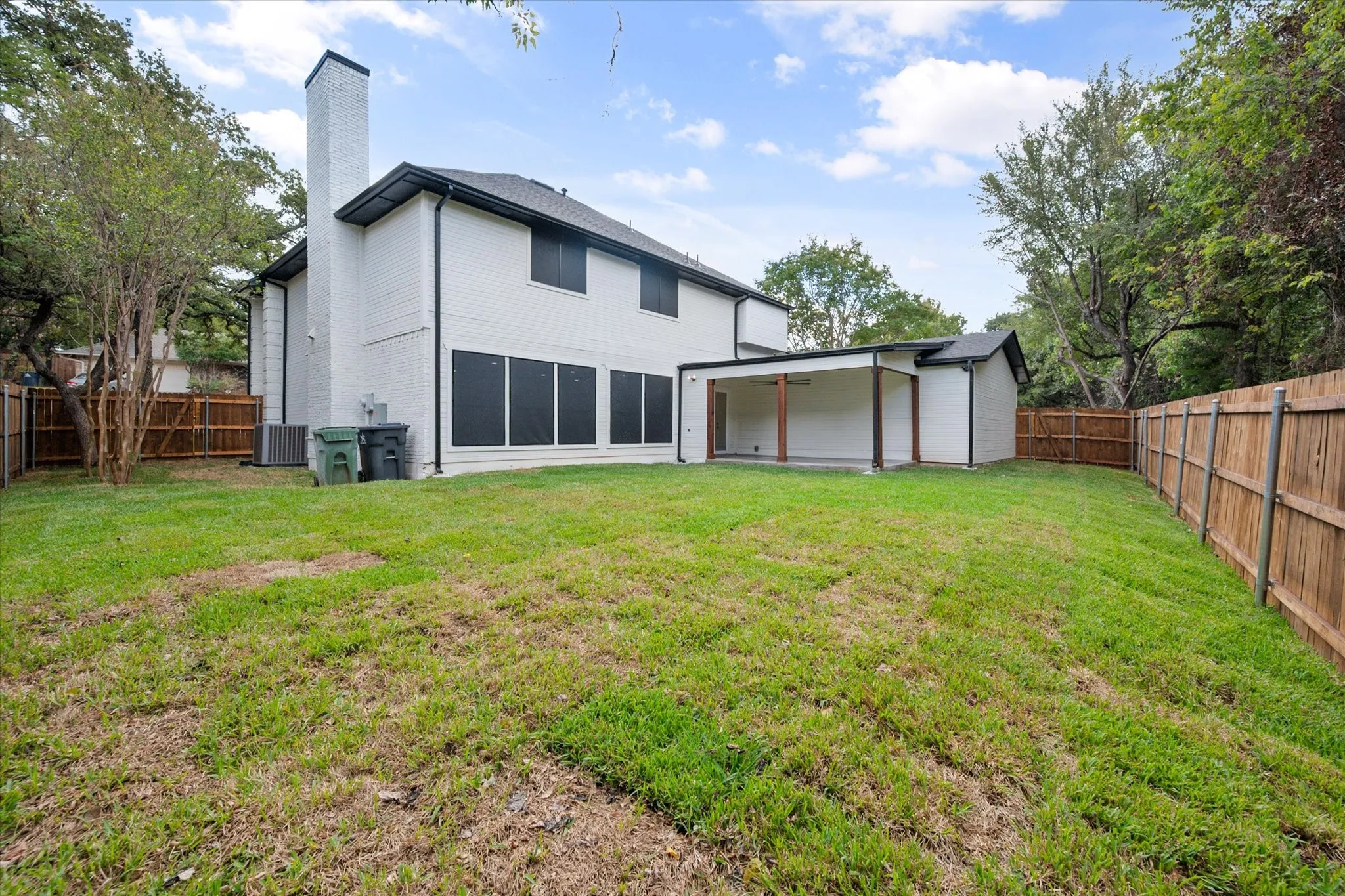 Single Family Residence For Sale in Tarrant County , 3812 Yachtclub Drive, Arlington, Texas 76016, 4 Bedroom, 3 Bathroom, 2 Garage spaces, 2,718 Sqft, built in 1984, mls#21410757, Real Estate Agent in Arlington, Homes For Sale in Tarrant county, Homes For Sale in Arlington, Realtor in Arlington Texas, Real Estate Brokerage Independent Realty Texas, Luminita Cordes Realtor