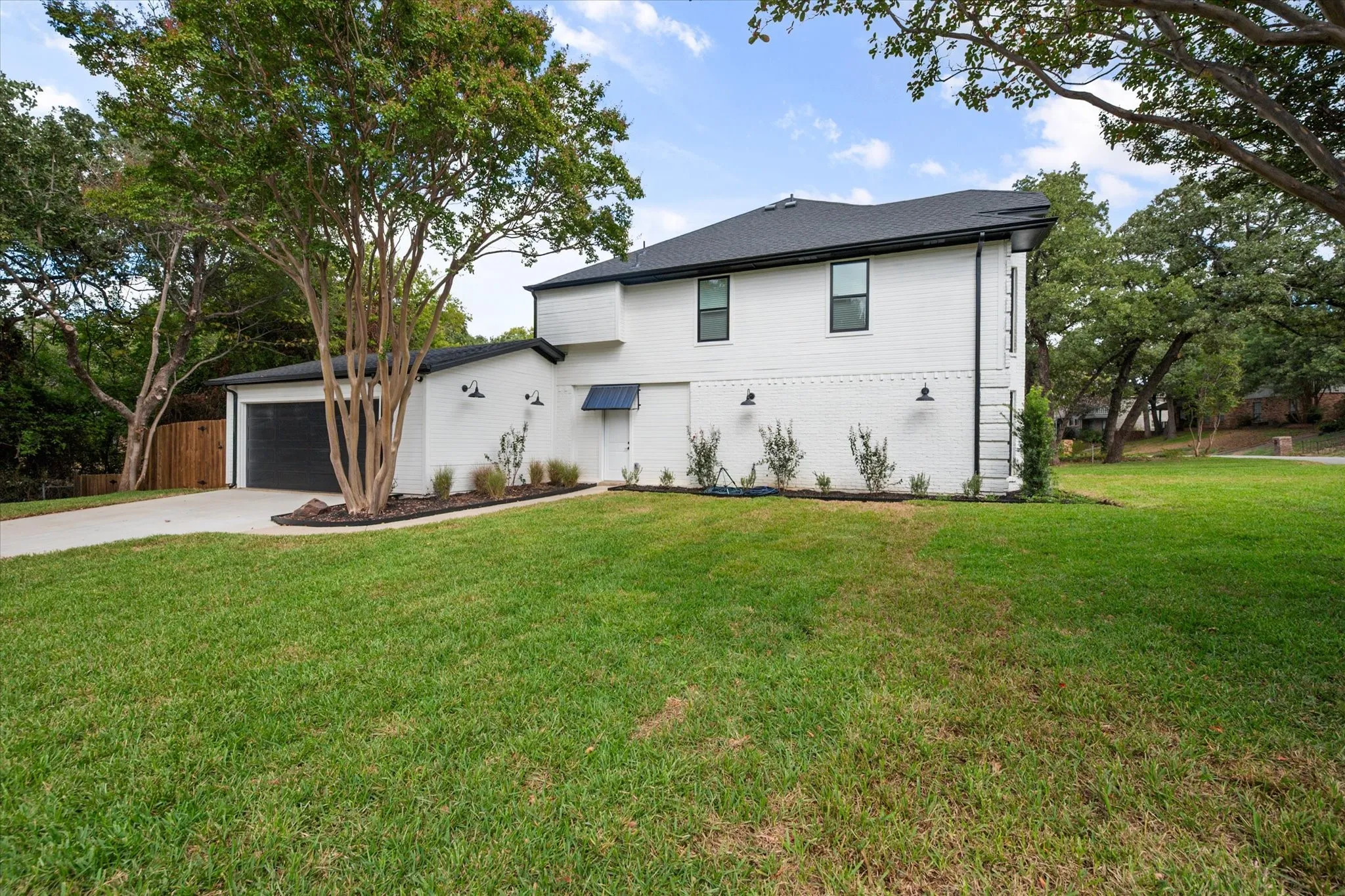 Single Family Residence For Sale in Tarrant County , 3812 Yachtclub Drive, Arlington, Texas 76016, 4 Bedroom, 3 Bathroom, 2 Garage spaces, 2,718 Sqft, built in 1984, mls#21410757, Real Estate Agent in Arlington, Homes For Sale in Tarrant county, Homes For Sale in Arlington, Realtor in Arlington Texas, Real Estate Brokerage Independent Realty Texas, Luminita Cordes Realtor