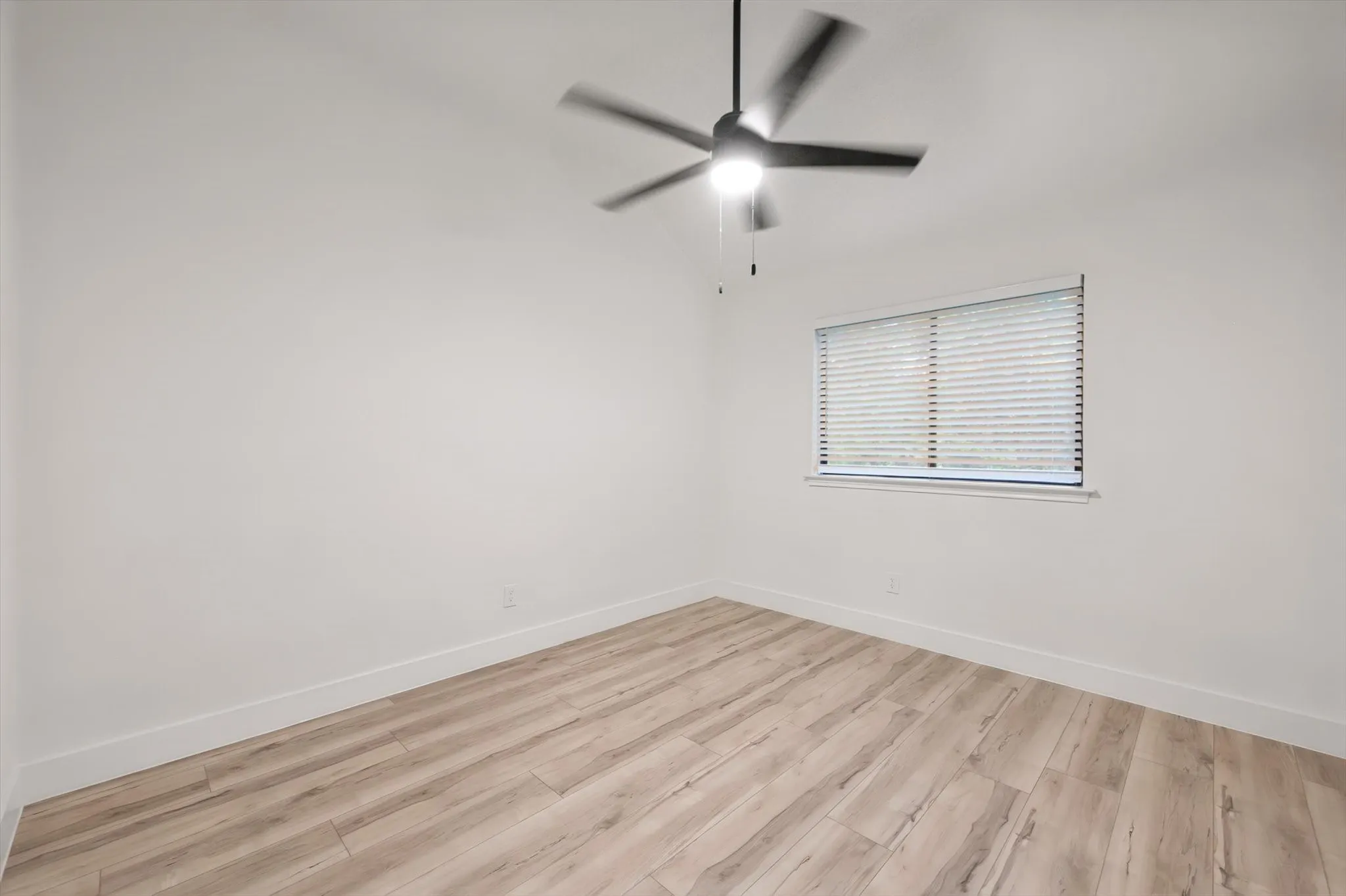 Single Family Residence For Sale in Tarrant County , 3812 Yachtclub Drive, Arlington, Texas 76016, 4 Bedroom, 3 Bathroom, 2 Garage spaces, 2,718 Sqft, built in 1984, mls#21410757, Real Estate Agent in Arlington, Homes For Sale in Tarrant county, Homes For Sale in Arlington, Realtor in Arlington Texas, Real Estate Brokerage Independent Realty Texas, Luminita Cordes Realtor