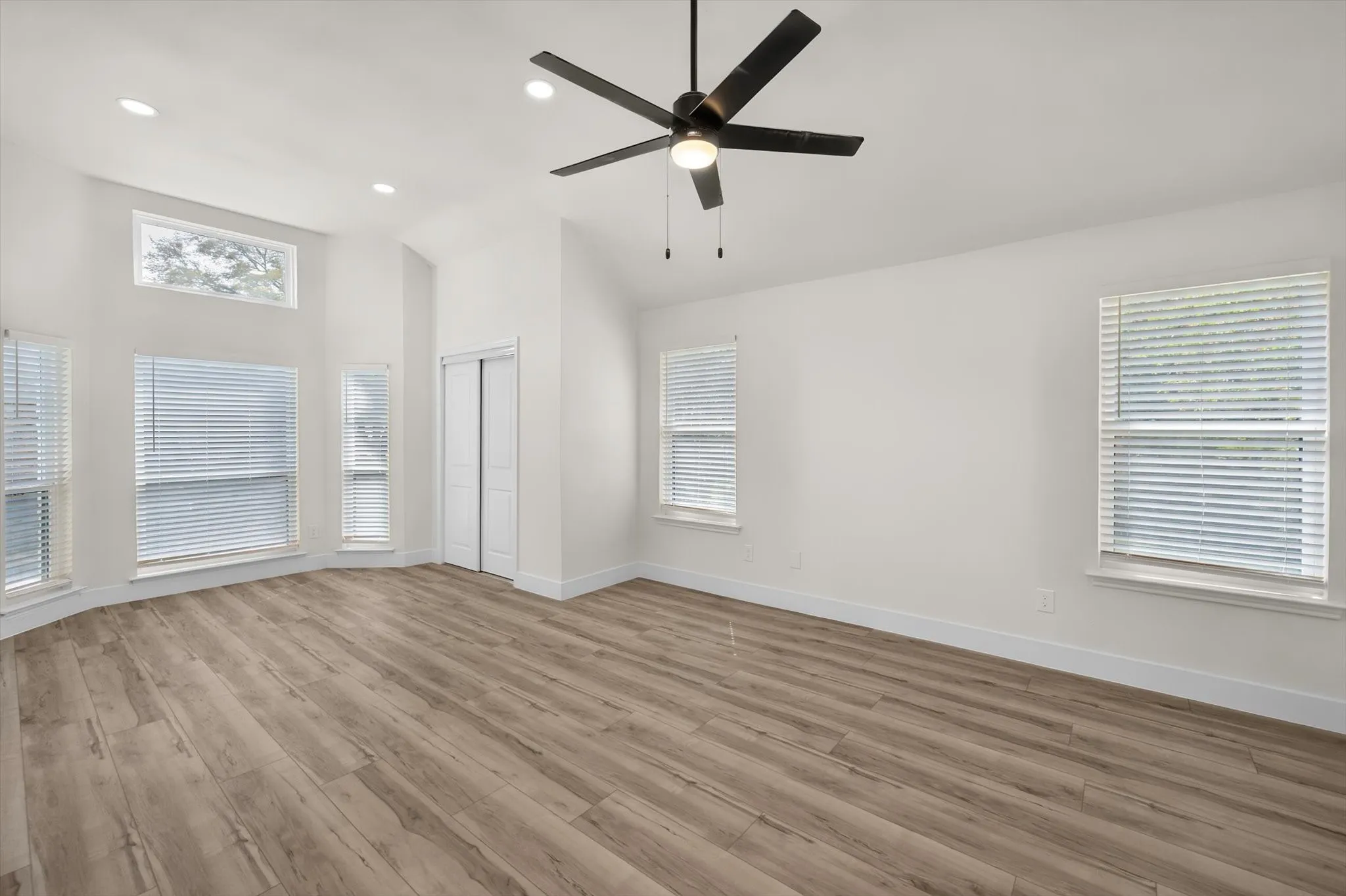 Single Family Residence For Sale in Tarrant County , 3812 Yachtclub Drive, Arlington, Texas 76016, 4 Bedroom, 3 Bathroom, 2 Garage spaces, 2,718 Sqft, built in 1984, mls#21410757, Real Estate Agent in Arlington, Homes For Sale in Tarrant county, Homes For Sale in Arlington, Realtor in Arlington Texas, Real Estate Brokerage Independent Realty Texas, Luminita Cordes Realtor