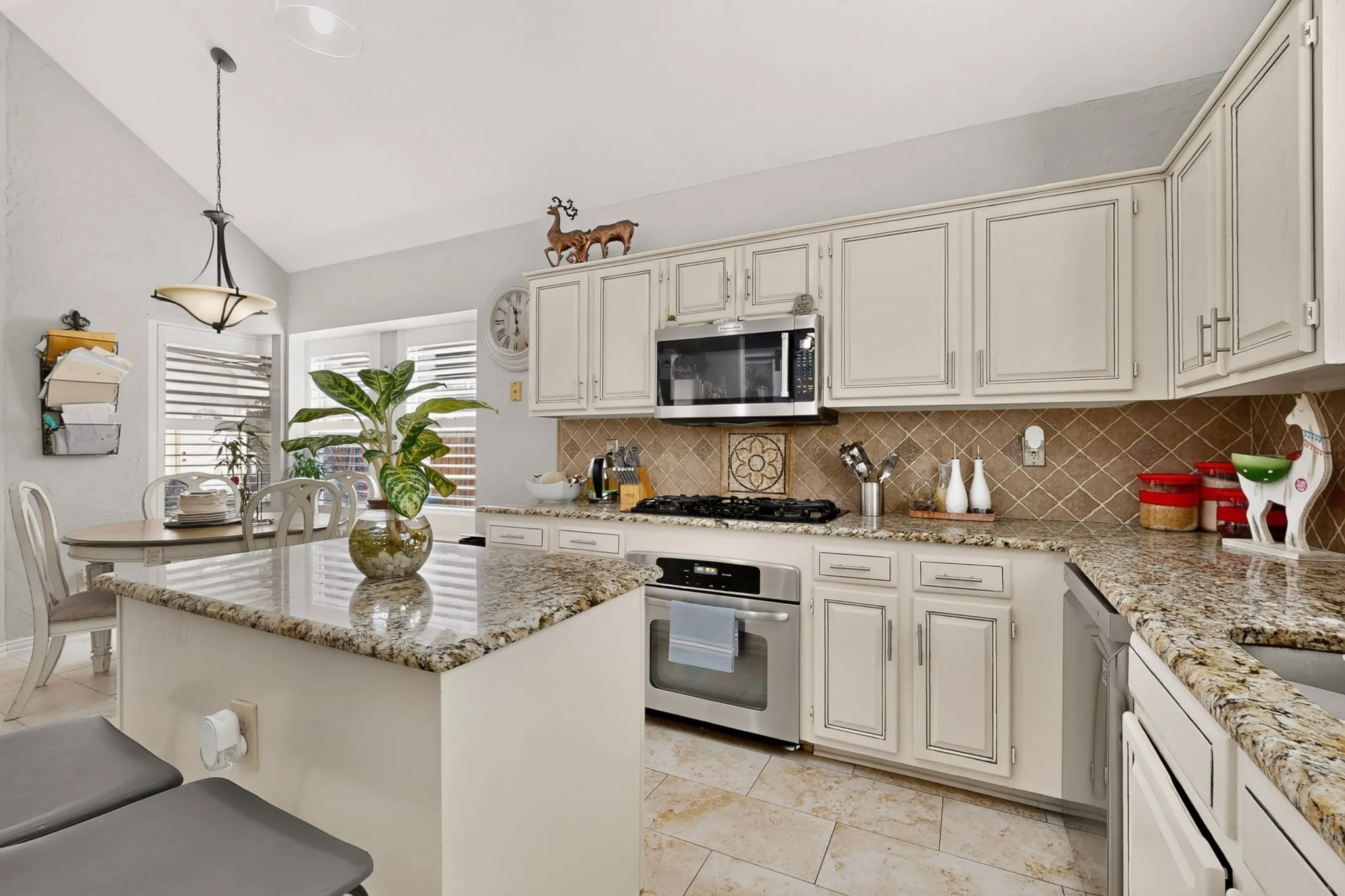 Single Family Residence For Sale in Dallas County , 2819 Williams Way Court, Dallas, Texas 75228, 4 Bedroom, 3 Bathroom, 2 Garage spaces, 1,747 Sqft, built in 1991, mls#21408739, Real Estate Agent in Dallas, Homes For Sale in Dallas county, Homes For Sale in Dallas, Realtor in Dallas Texas, Real Estate Brokerage Independent Realty Texas, Luminita Cordes Realtor