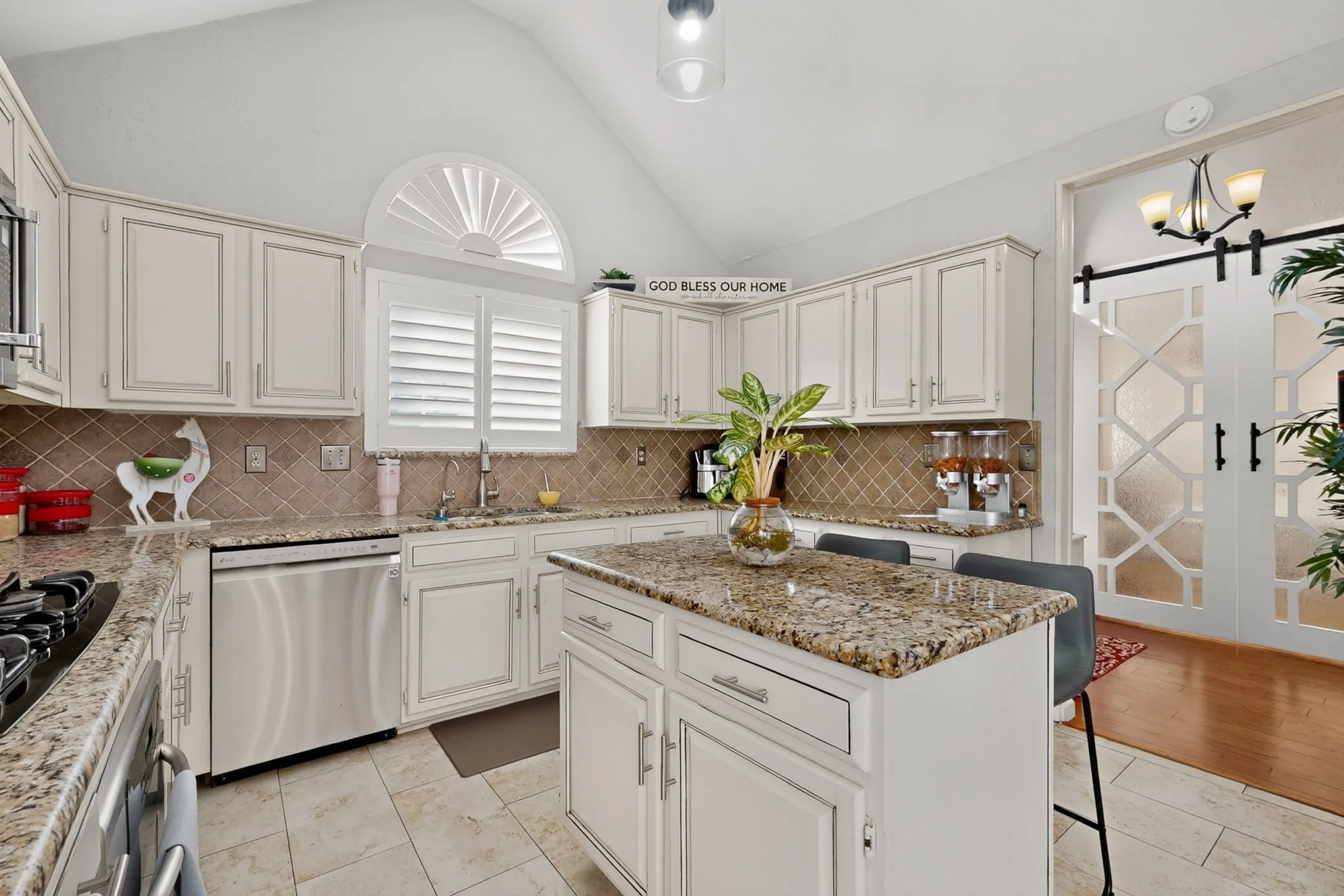Single Family Residence For Sale in Dallas County , 2819 Williams Way Court, Dallas, Texas 75228, 4 Bedroom, 3 Bathroom, 2 Garage spaces, 1,747 Sqft, built in 1991, mls#21408739, Real Estate Agent in Dallas, Homes For Sale in Dallas county, Homes For Sale in Dallas, Realtor in Dallas Texas, Real Estate Brokerage Independent Realty Texas, Luminita Cordes Realtor