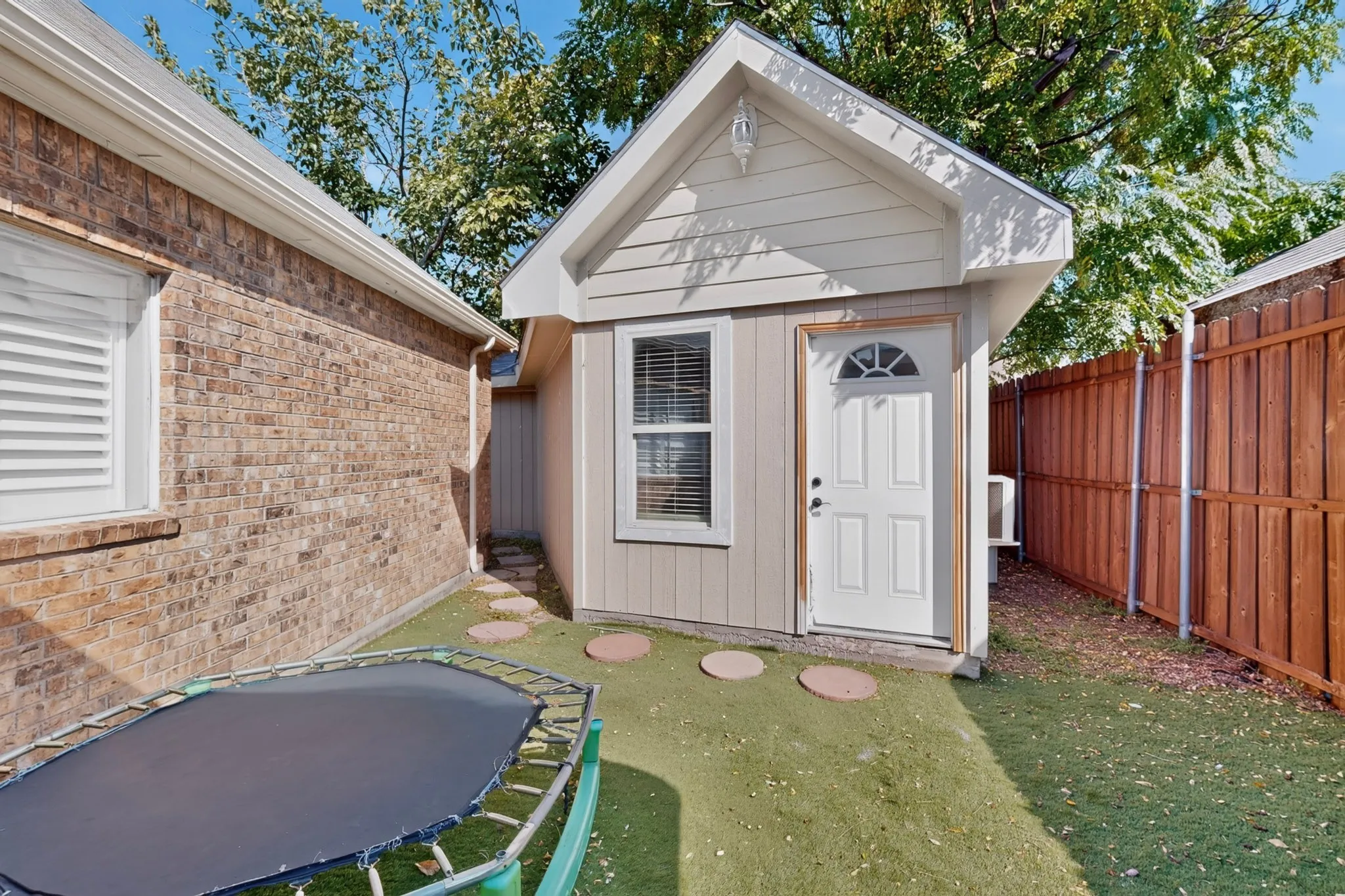 Single Family Residence For Sale in Dallas County , 2819 Williams Way Court, Dallas, Texas 75228, 4 Bedroom, 3 Bathroom, 2 Garage spaces, 1,747 Sqft, built in 1991, mls#21408739, Real Estate Agent in Dallas, Homes For Sale in Dallas county, Homes For Sale in Dallas, Realtor in Dallas Texas, Real Estate Brokerage Independent Realty Texas, Luminita Cordes Realtor