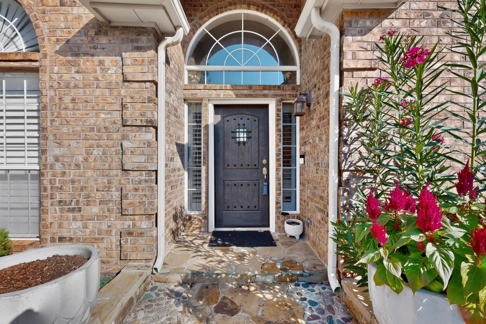 Single Family Residence For Sale in Dallas County , 2819 Williams Way Court, Dallas, Texas 75228, 4 Bedroom, 3 Bathroom, 2 Garage spaces, 1,747 Sqft, built in 1991, mls#21408739, Real Estate Agent in Dallas, Homes For Sale in Dallas county, Homes For Sale in Dallas, Realtor in Dallas Texas, Real Estate Brokerage Independent Realty Texas, Luminita Cordes Realtor