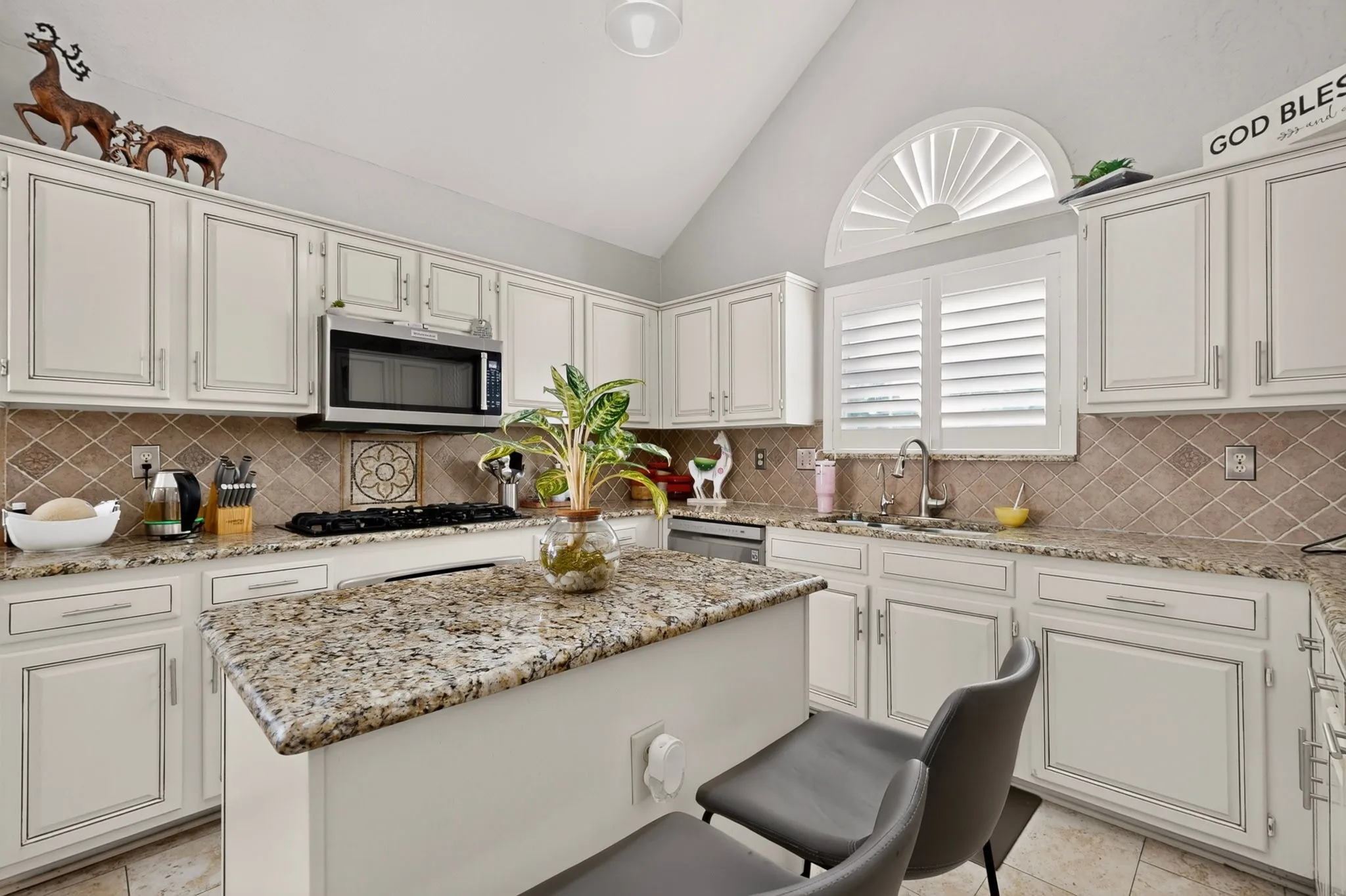 Single Family Residence For Sale in Dallas County , 2819 Williams Way Court, Dallas, Texas 75228, 4 Bedroom, 3 Bathroom, 2 Garage spaces, 1,747 Sqft, built in 1991, mls#21408739, Real Estate Agent in Dallas, Homes For Sale in Dallas county, Homes For Sale in Dallas, Realtor in Dallas Texas, Real Estate Brokerage Independent Realty Texas, Luminita Cordes Realtor