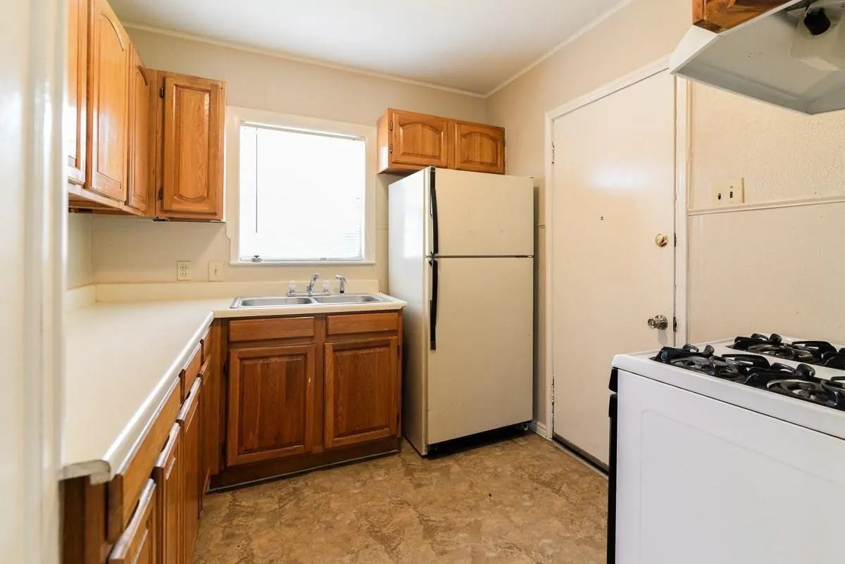 Duplex For Rent in Dallas County , 1123 Clinton Street, Garland, Texas 75040, 1 Bedroom, 1 Bathroom, Garage spaces, 569 Sqft, built in 1950, mls#21410762, Real Estate Agent in Garland, Homes For Rent in Dallas county, Homes For Rent in Garland, Realtor in Garland Texas, Real Estate Brokerage Independent Realty Texas, Luminita Cordes Realtor
