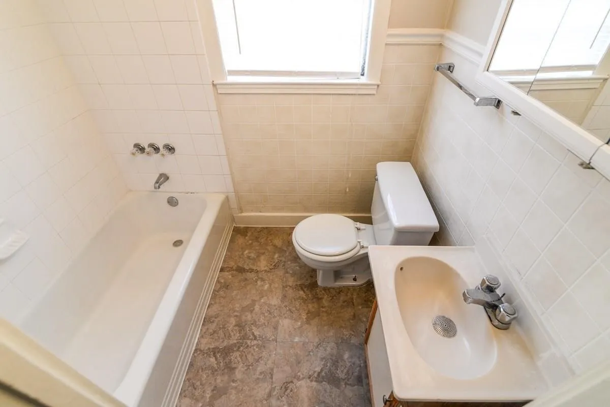 Duplex For Rent in Dallas County , 1123 Clinton Street, Garland, Texas 75040, 1 Bedroom, 1 Bathroom, Garage spaces, 569 Sqft, built in 1950, mls#21410762, Real Estate Agent in Garland, Homes For Rent in Dallas county, Homes For Rent in Garland, Realtor in Garland Texas, Real Estate Brokerage Independent Realty Texas, Luminita Cordes Realtor