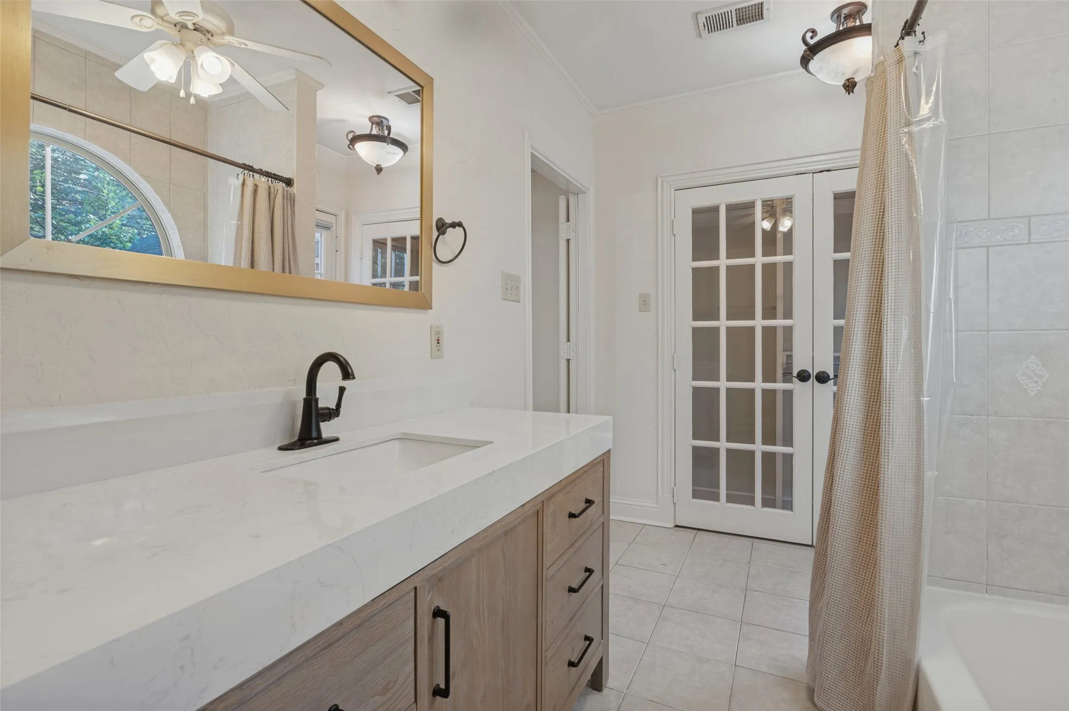Duplex For Rent in Dallas County , 6324 Velasco Avenue, Dallas, Texas 75214, 2 Bedroom, 2 Bathroom, 1 Garage spaces, 1,349 Sqft, built in 1931, mls#21410767, Real Estate Agent in Dallas, Homes For Rent in Dallas county, Homes For Rent in Dallas, Realtor in Dallas Texas, Real Estate Brokerage Independent Realty Texas, Luminita Cordes Realtor