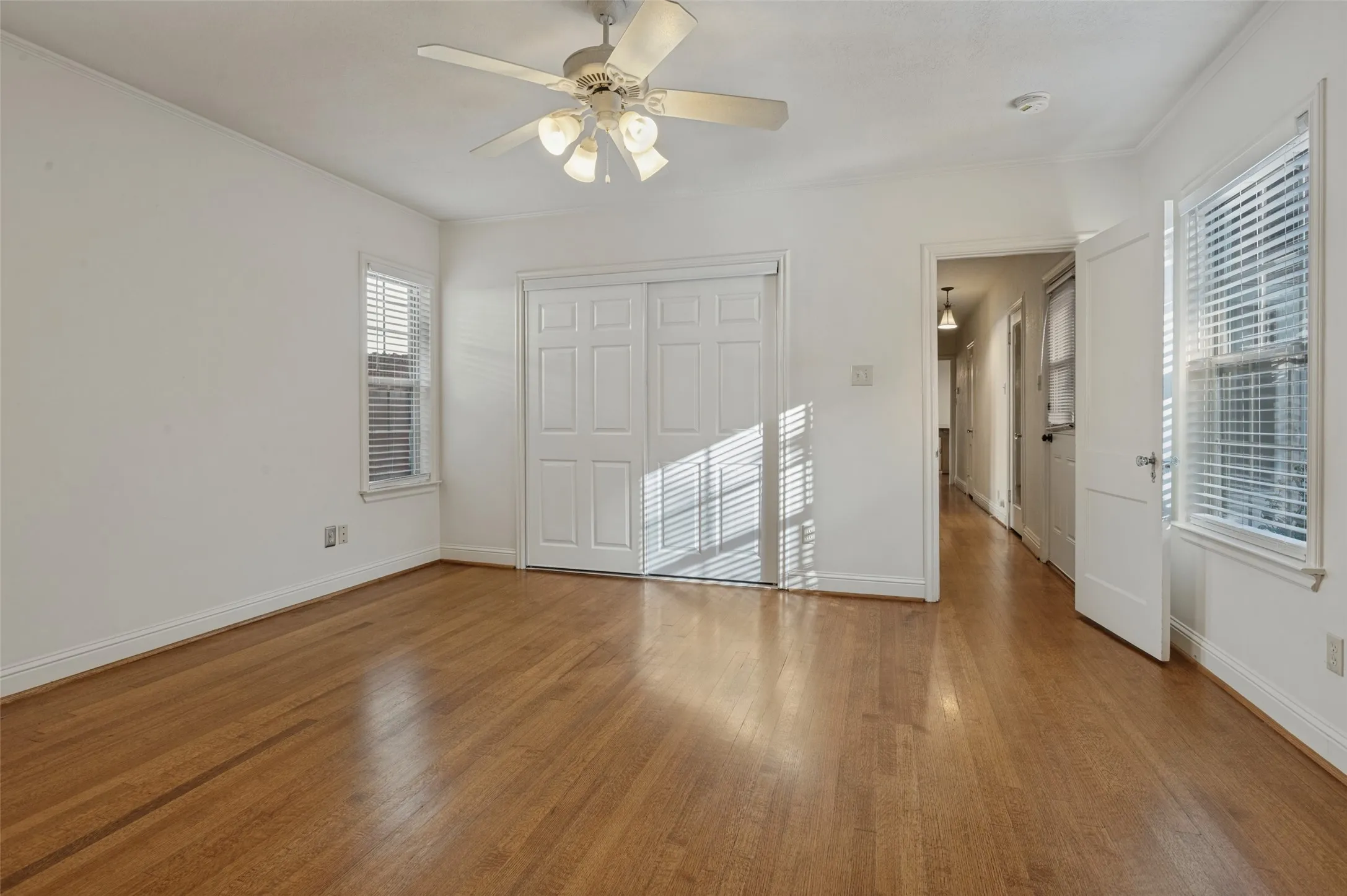 Duplex For Rent in Dallas County , 6324 Velasco Avenue, Dallas, Texas 75214, 2 Bedroom, 2 Bathroom, 1 Garage spaces, 1,349 Sqft, built in 1931, mls#21410767, Real Estate Agent in Dallas, Homes For Rent in Dallas county, Homes For Rent in Dallas, Realtor in Dallas Texas, Real Estate Brokerage Independent Realty Texas, Luminita Cordes Realtor