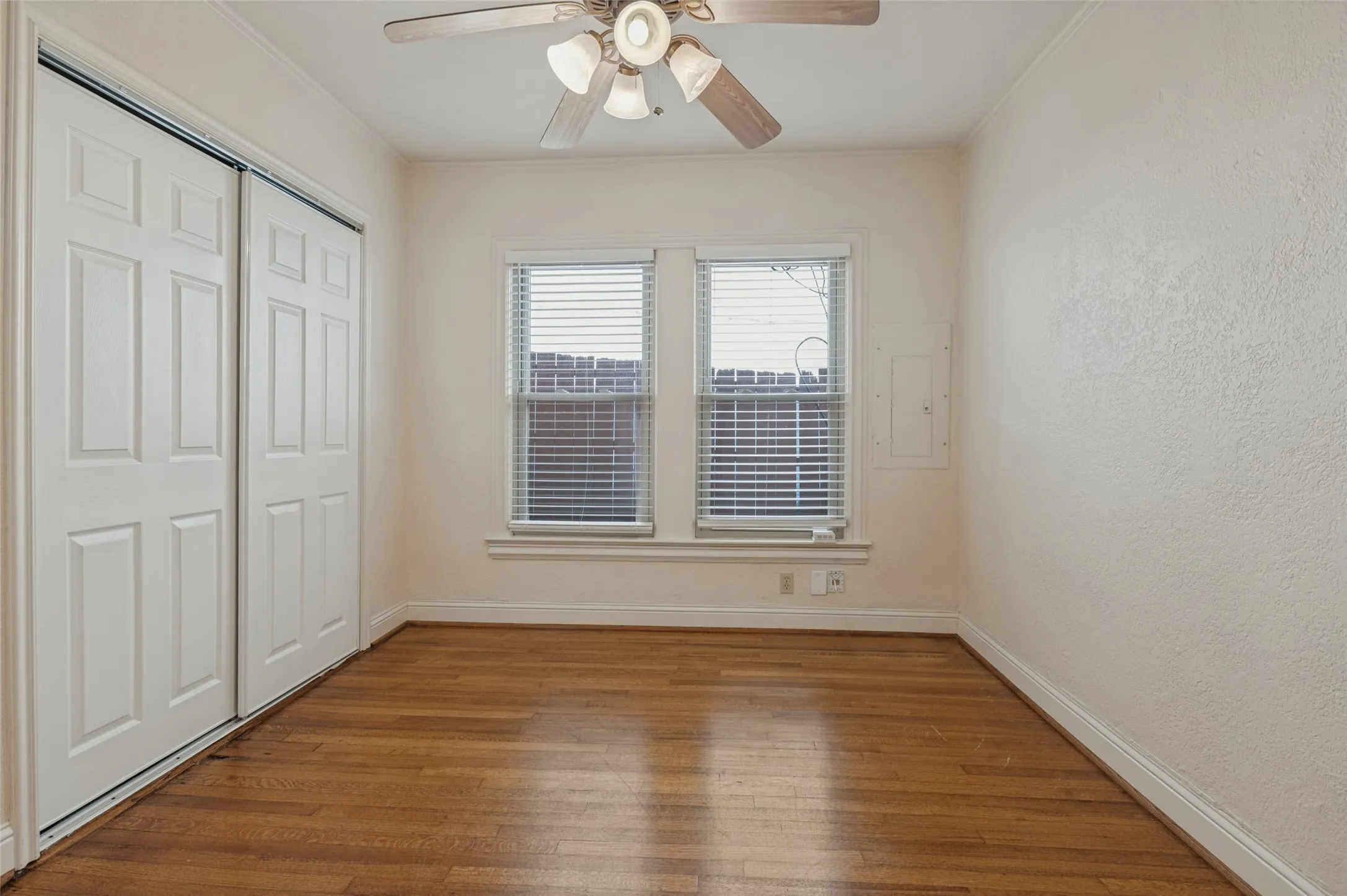 Duplex For Rent in Dallas County , 6324 Velasco Avenue, Dallas, Texas 75214, 2 Bedroom, 2 Bathroom, 1 Garage spaces, 1,349 Sqft, built in 1931, mls#21410767, Real Estate Agent in Dallas, Homes For Rent in Dallas county, Homes For Rent in Dallas, Realtor in Dallas Texas, Real Estate Brokerage Independent Realty Texas, Luminita Cordes Realtor