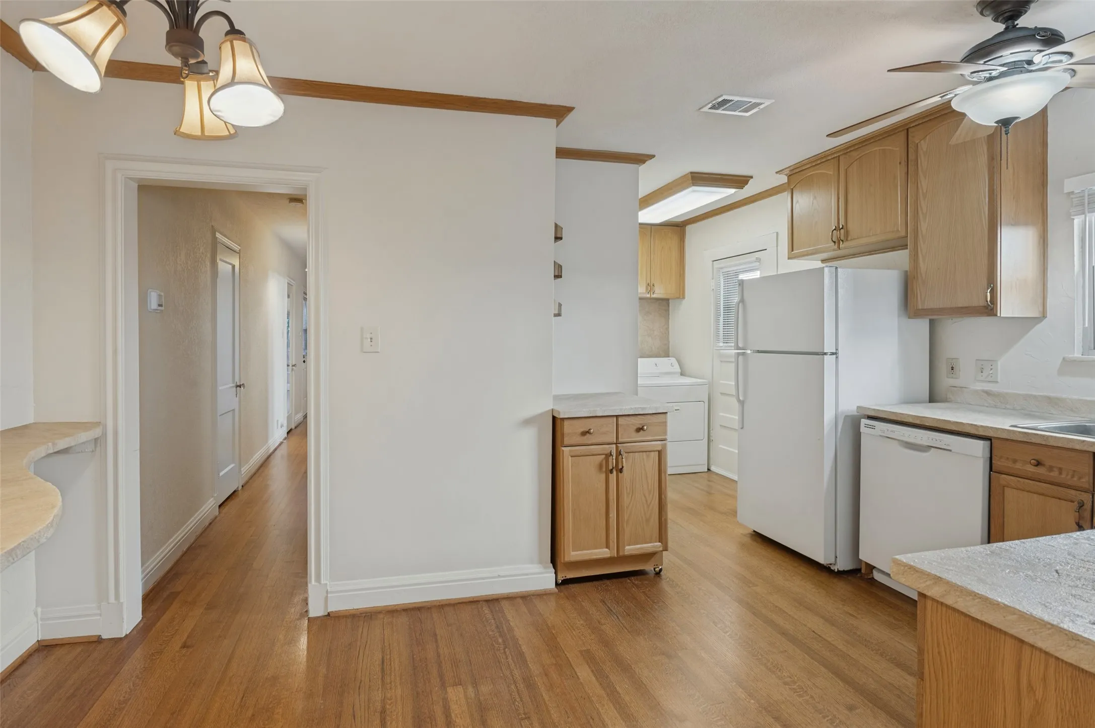 Duplex For Rent in Dallas County , 6324 Velasco Avenue, Dallas, Texas 75214, 2 Bedroom, 2 Bathroom, 1 Garage spaces, 1,349 Sqft, built in 1931, mls#21410767, Real Estate Agent in Dallas, Homes For Rent in Dallas county, Homes For Rent in Dallas, Realtor in Dallas Texas, Real Estate Brokerage Independent Realty Texas, Luminita Cordes Realtor