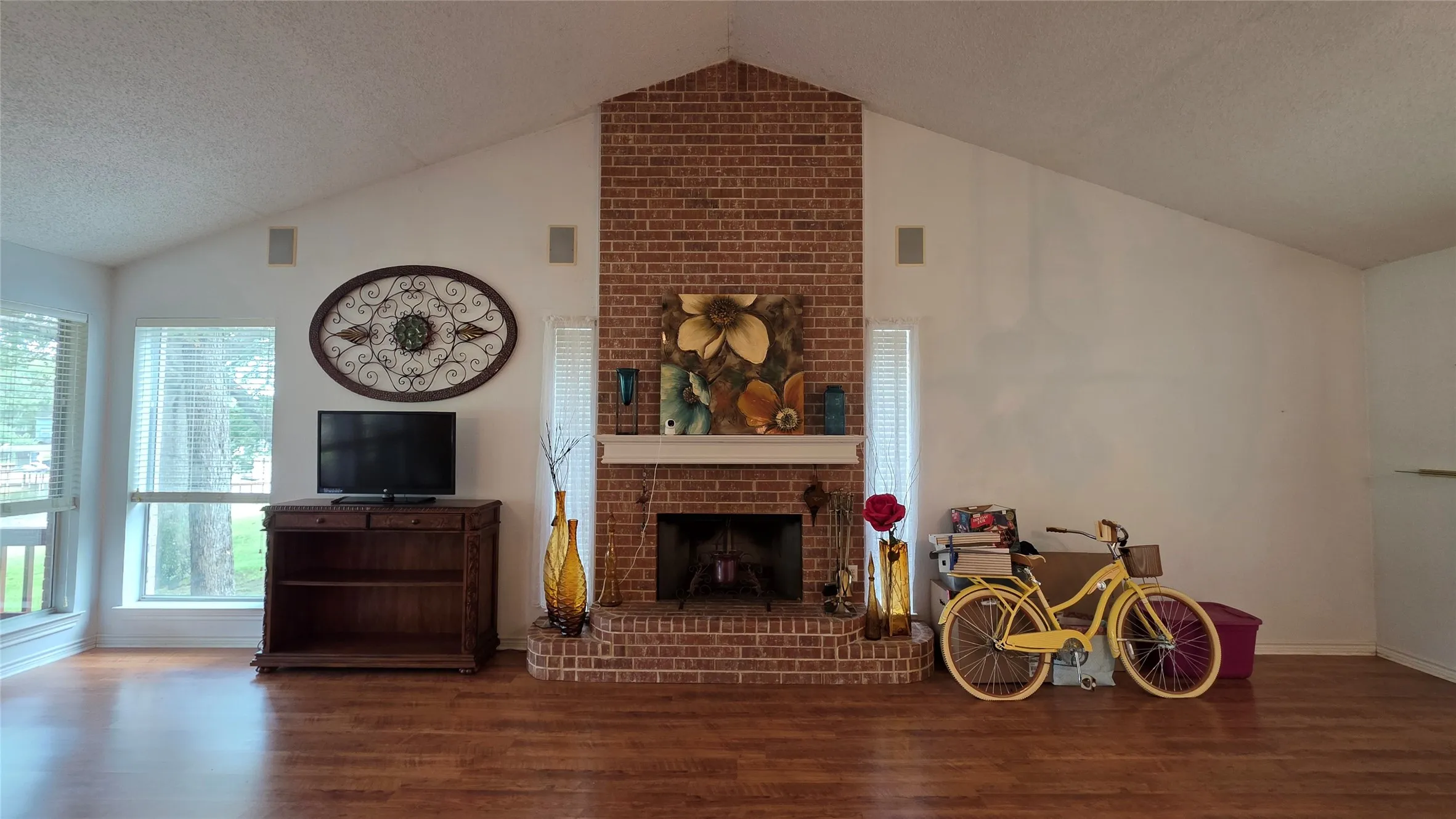 Single Family Residence For Sale in Henderson County , 5488 Point LaVista, Malakoff, Texas 75148, 3 Bedroom, 2 Bathroom, 2 Garage spaces, 2,050 Sqft, built in 1997, mls#21410345, Real Estate Agent in Malakoff, Homes For Sale in Henderson county, Homes For Sale in Malakoff, Realtor in Malakoff Texas, Real Estate Brokerage Independent Realty Texas, Luminita Cordes Realtor